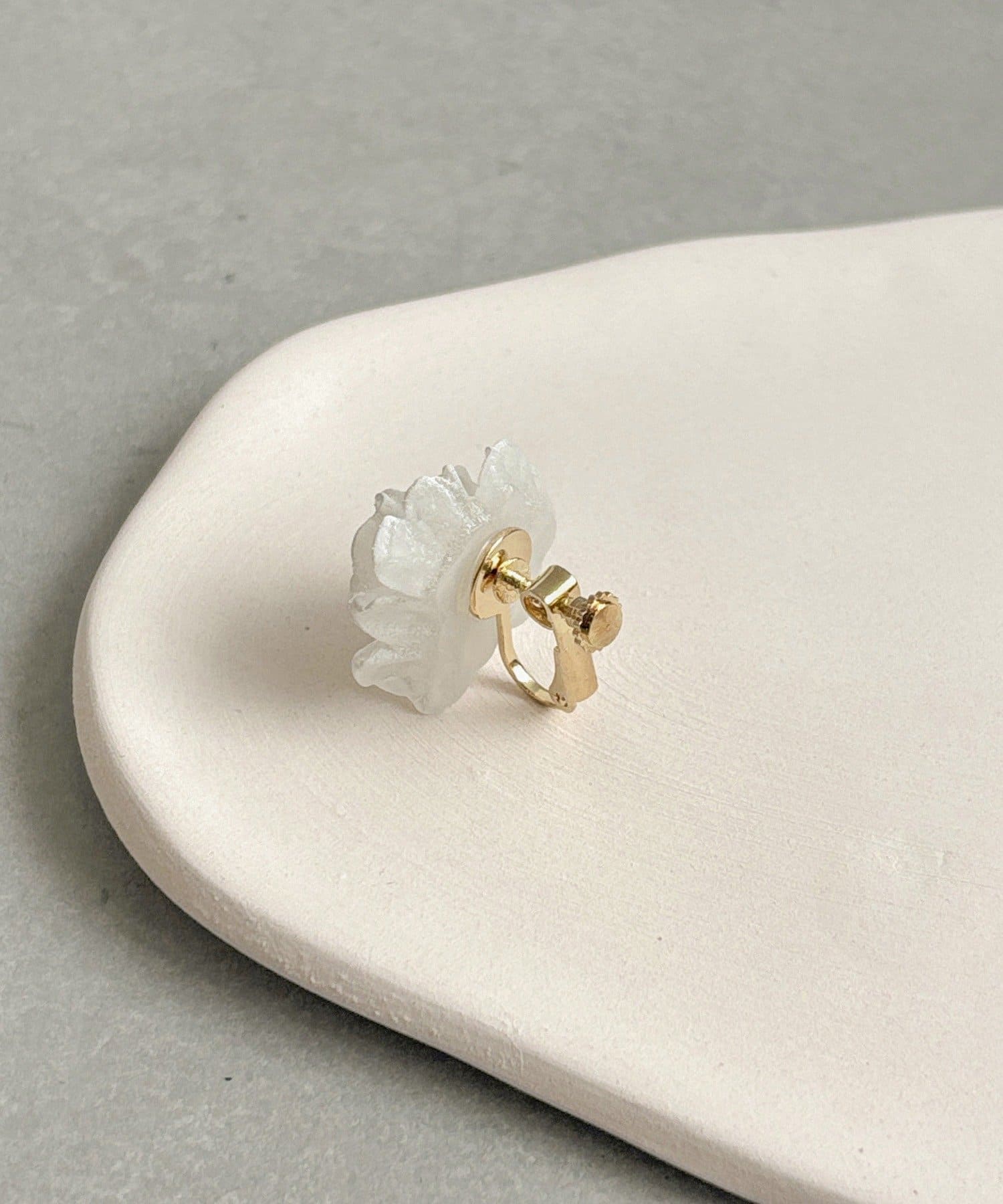 3COINS(スリーコインズ) ビッグフラワーイヤリング