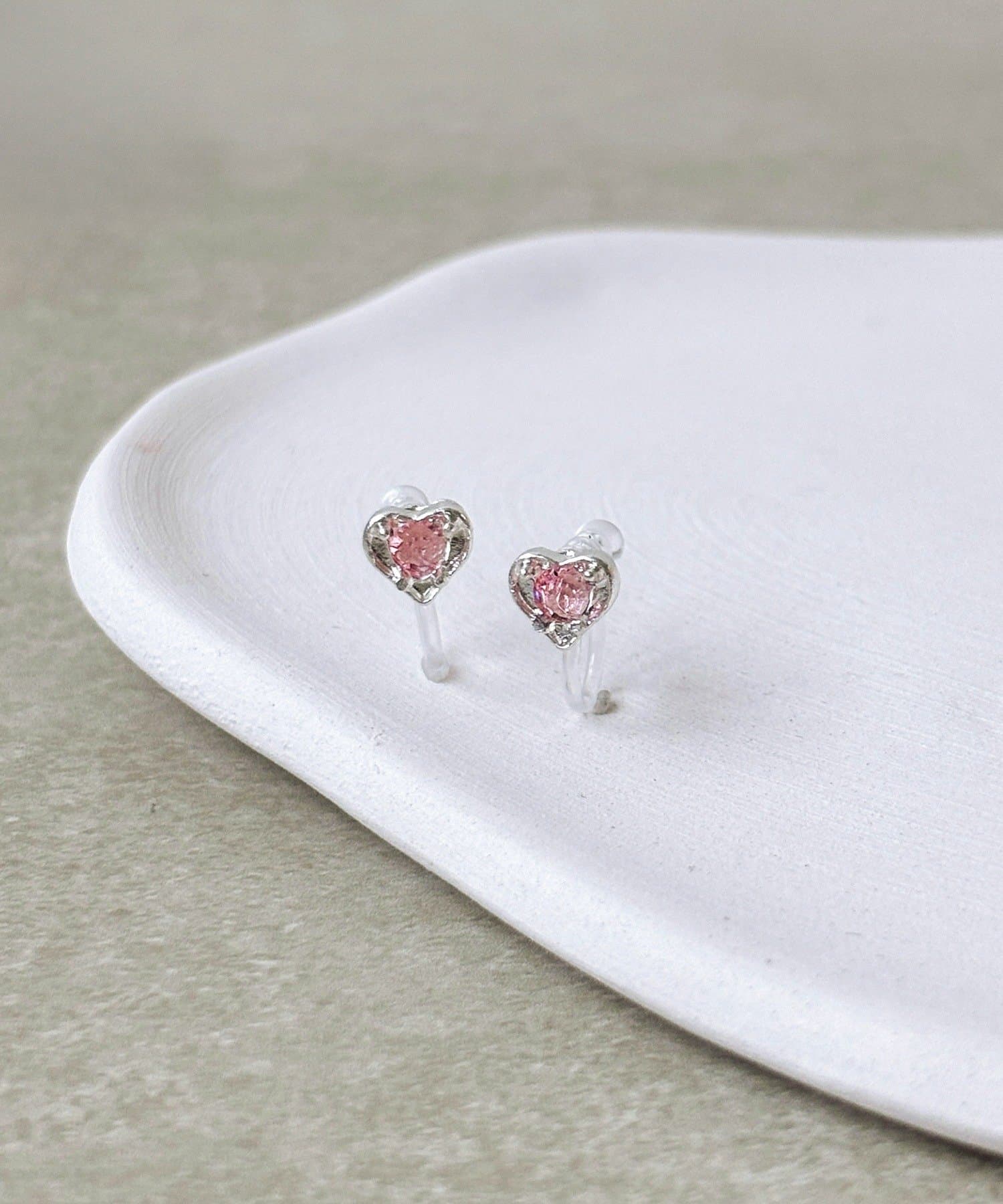 3COINS(スリーコインズ) カラーストーンハート樹脂イヤリング