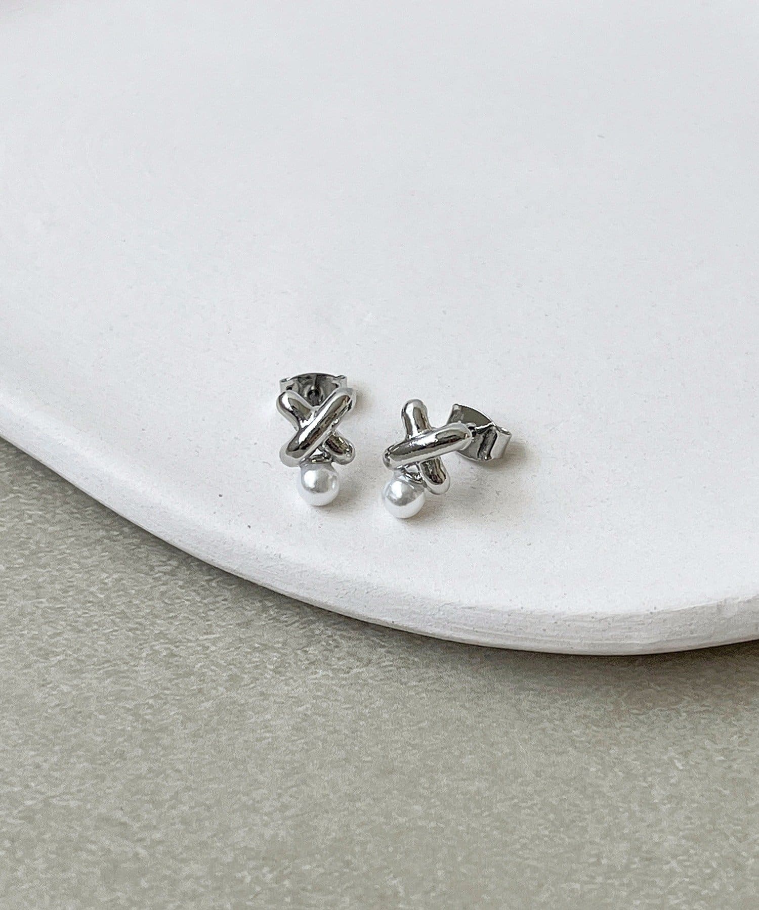 3COINS(スリーコインズ) クロスパールピアス