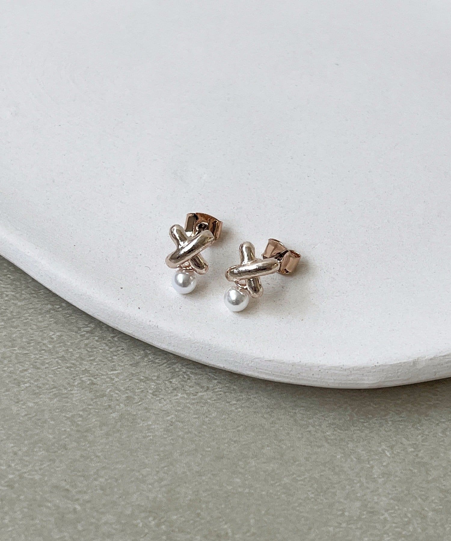 3COINS(スリーコインズ) クロスパールピアス