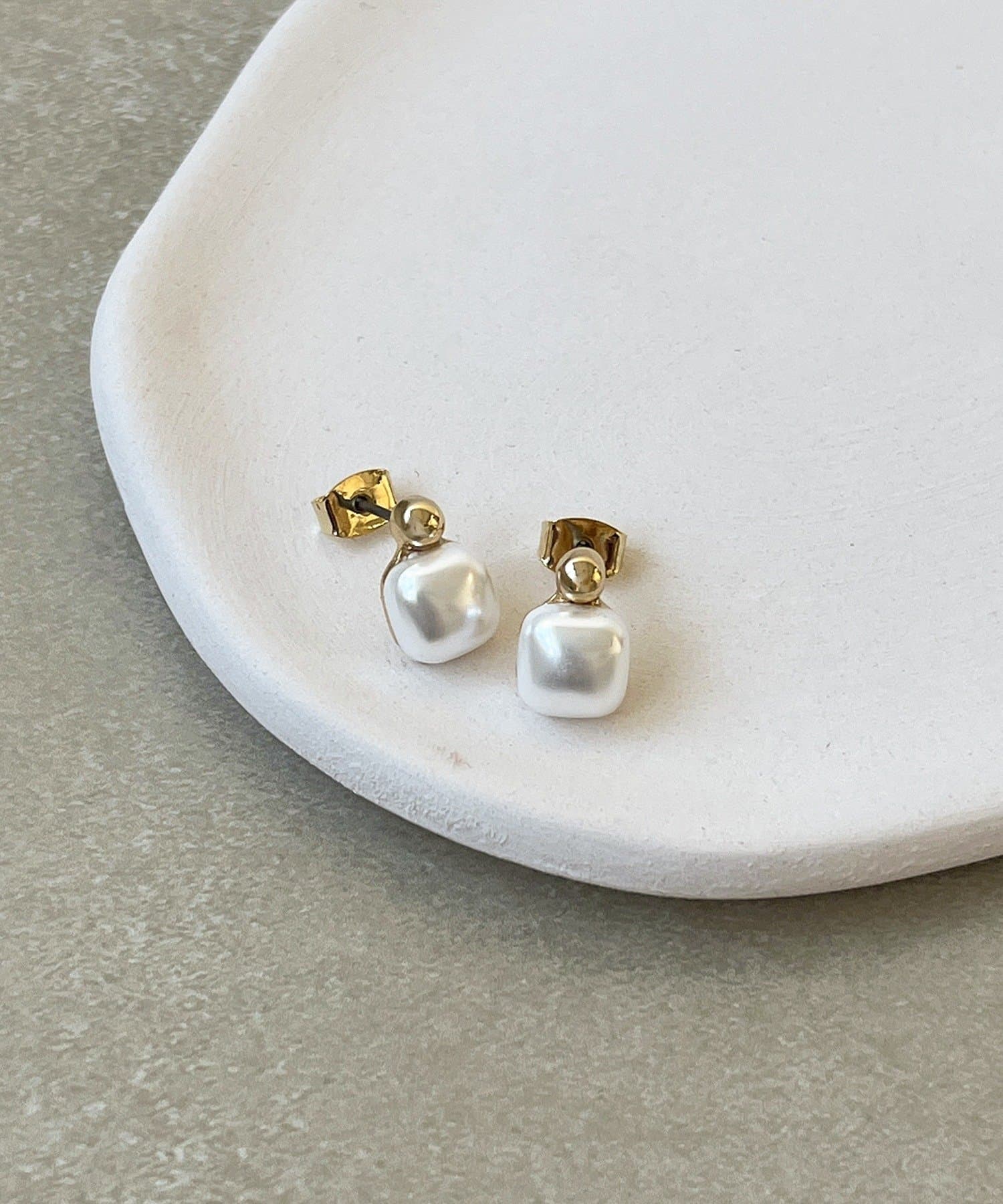 3COINS(スリーコインズ) スクエアパールピアス