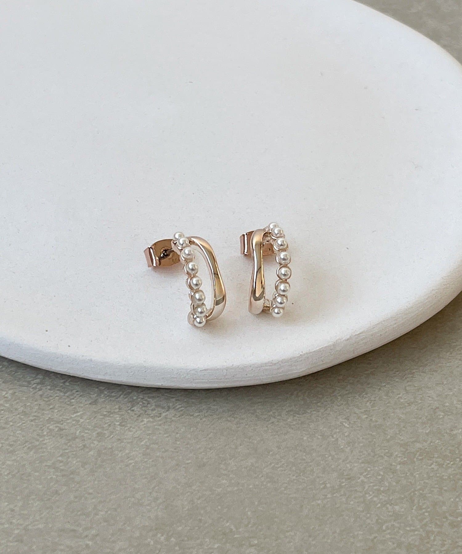 3COINS(スリーコインズ) パール2連フープピアス