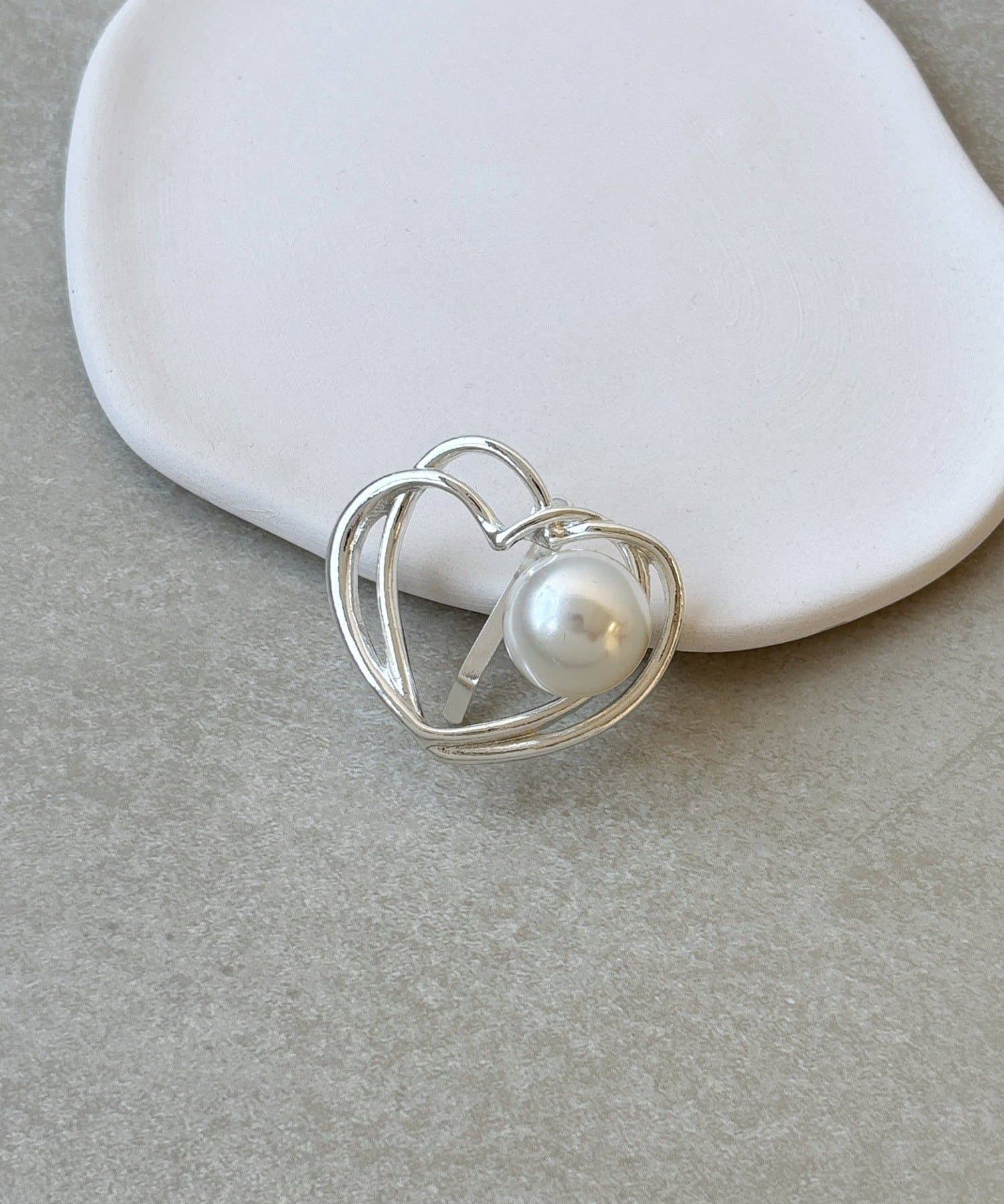 3COINS(スリーコインズ) パールラインハートフックポニー