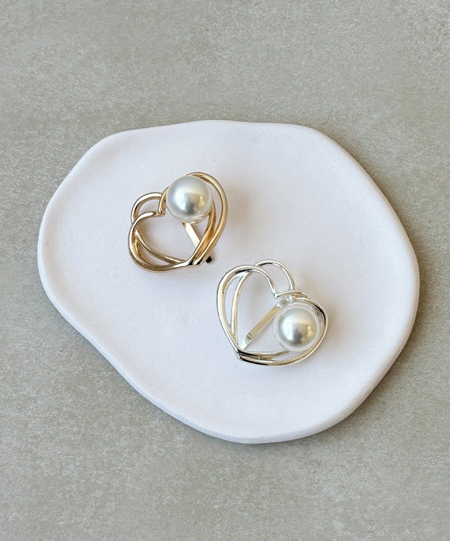 3COINS(スリーコインズ) パールラインハートフックポニー