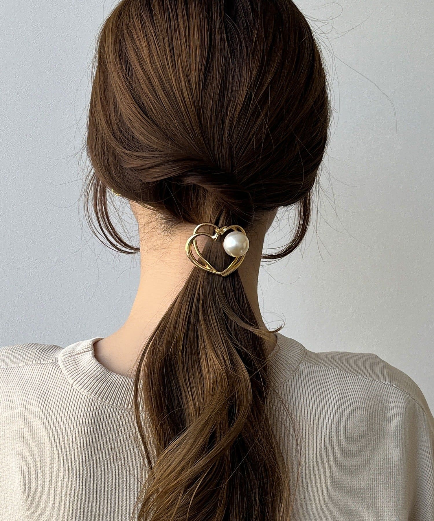 3COINS(スリーコインズ) パールラインハートフックポニー