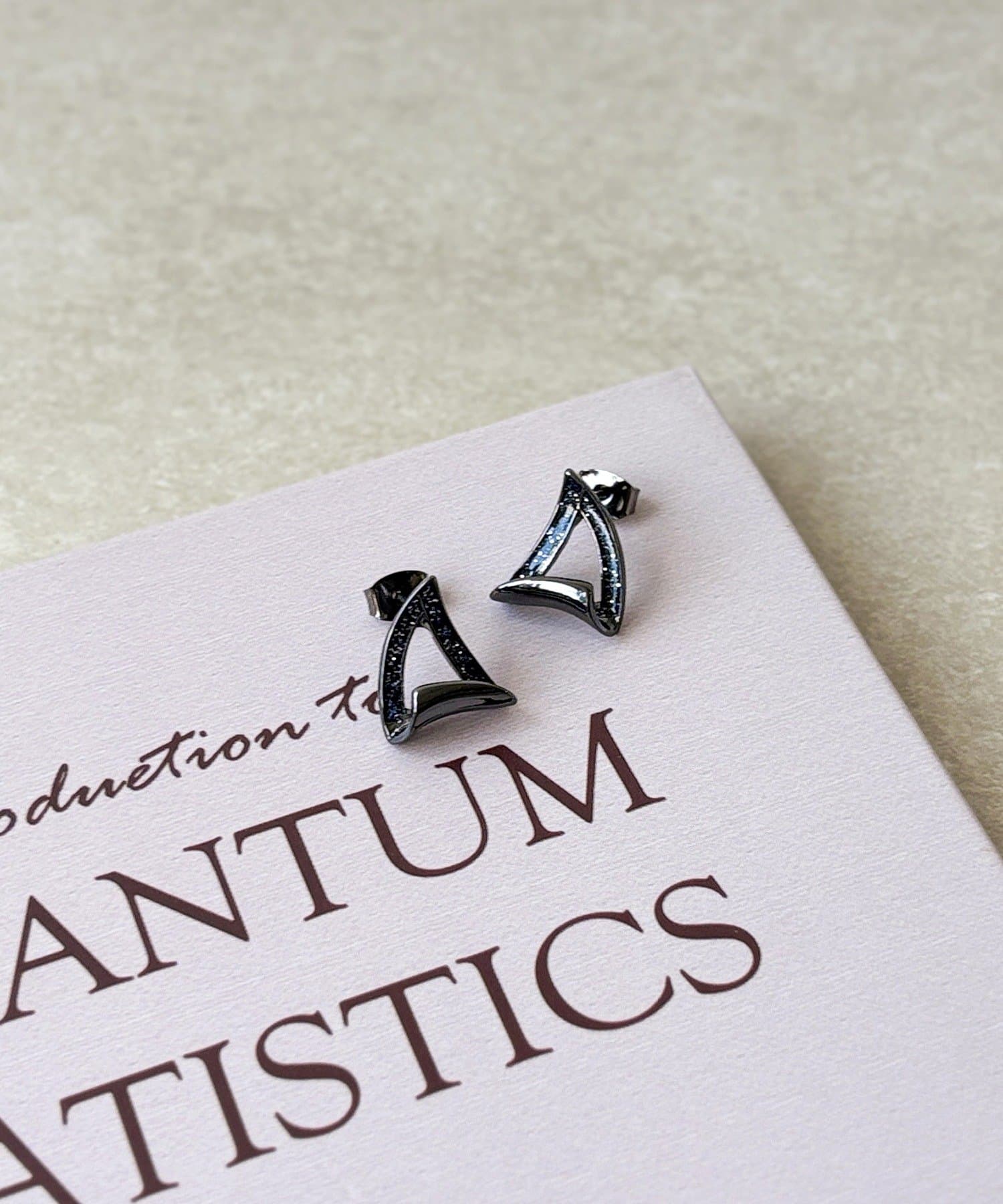 3COINS(スリーコインズ) ラメエポトライアングルピアス