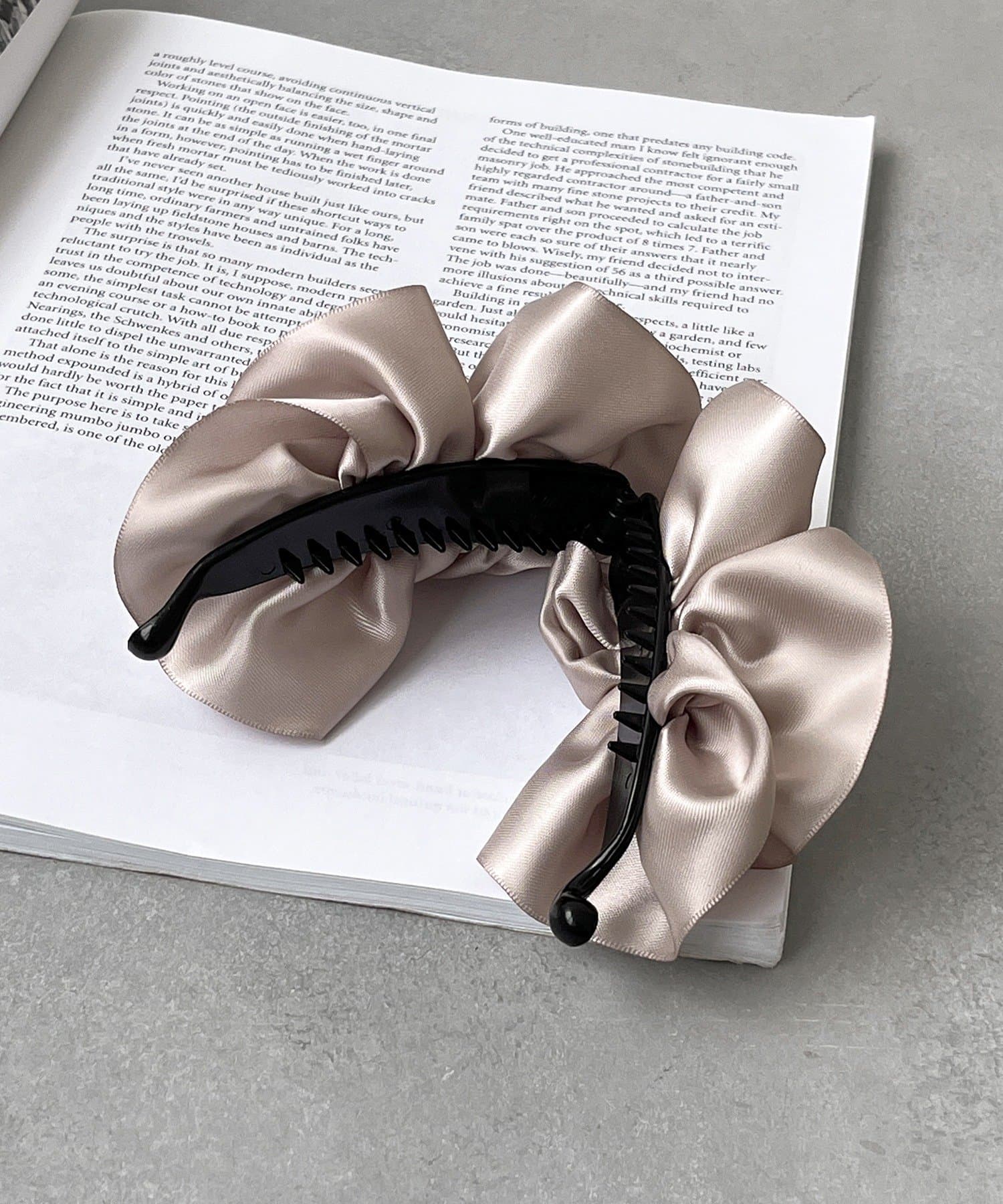 3COINS(スリーコインズ) サテンドレープバナナ