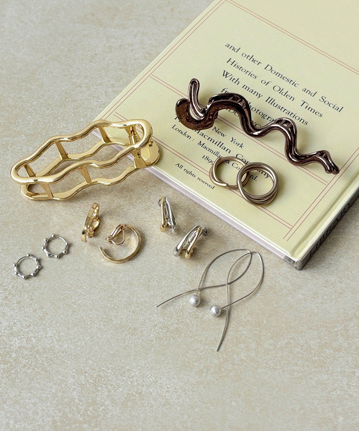 3COINS(スリーコインズ) メタルボールワイヤーピアス