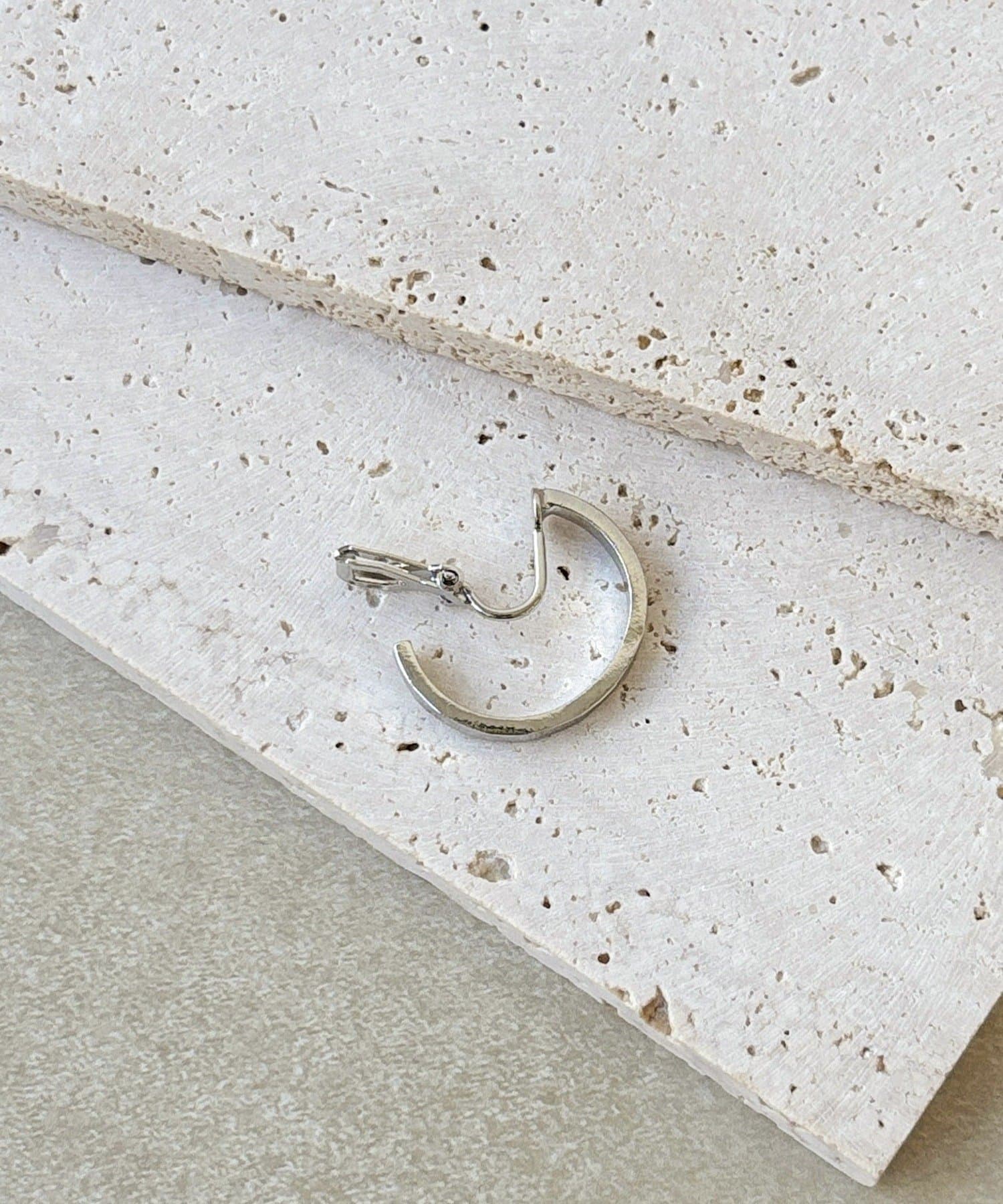 3COINS(スリーコインズ) タタキメタルフープイヤリング