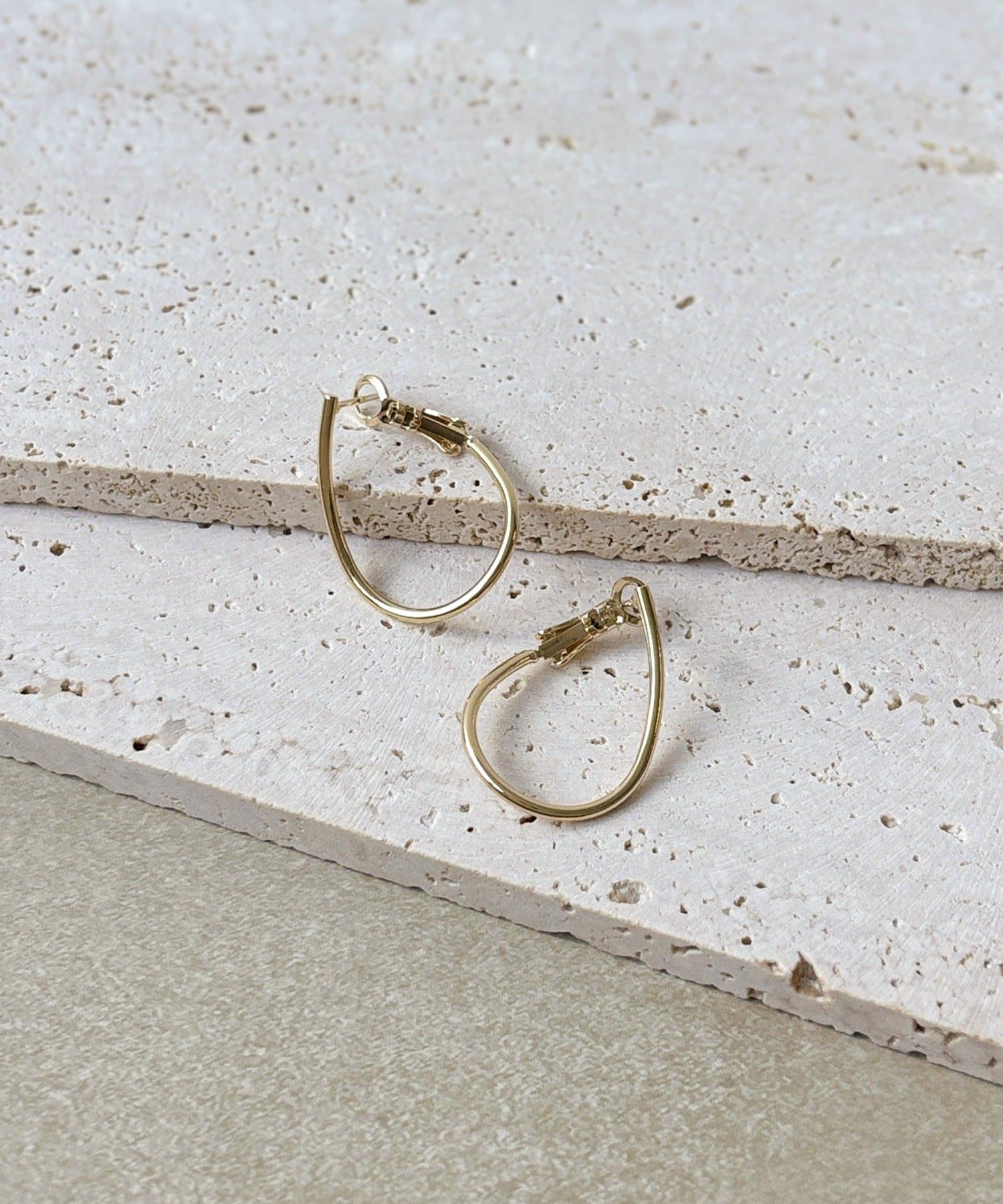 3COINS(スリーコインズ) メタルラインフープピアス