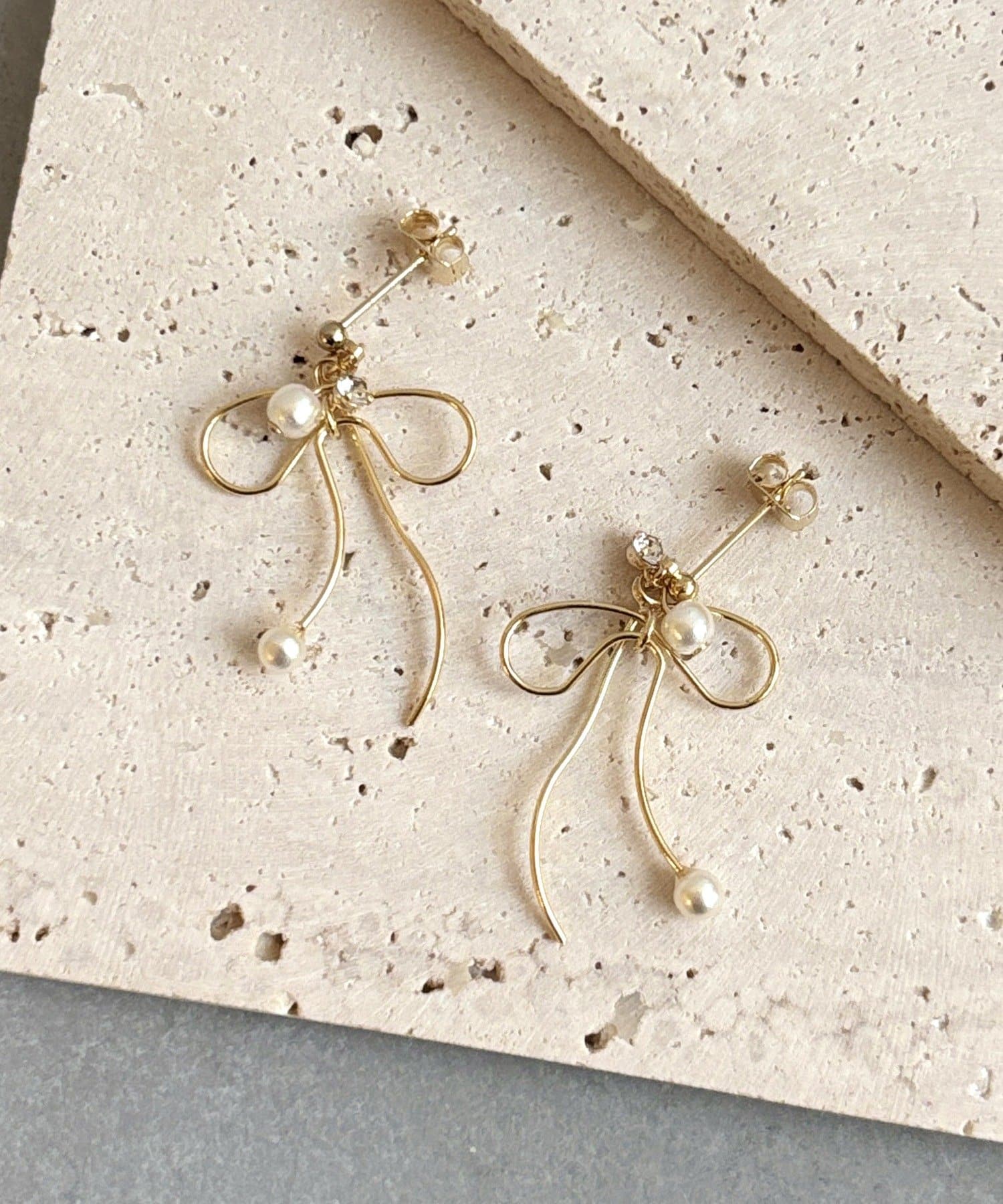 3COINS(スリーコインズ) ラインリボンピアス