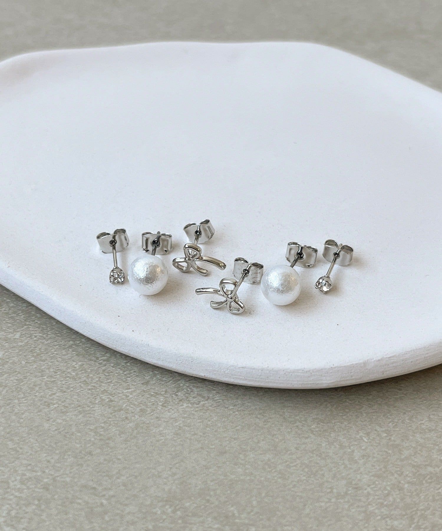 3COINS(スリーコインズ) パールリボンピアス6個セット