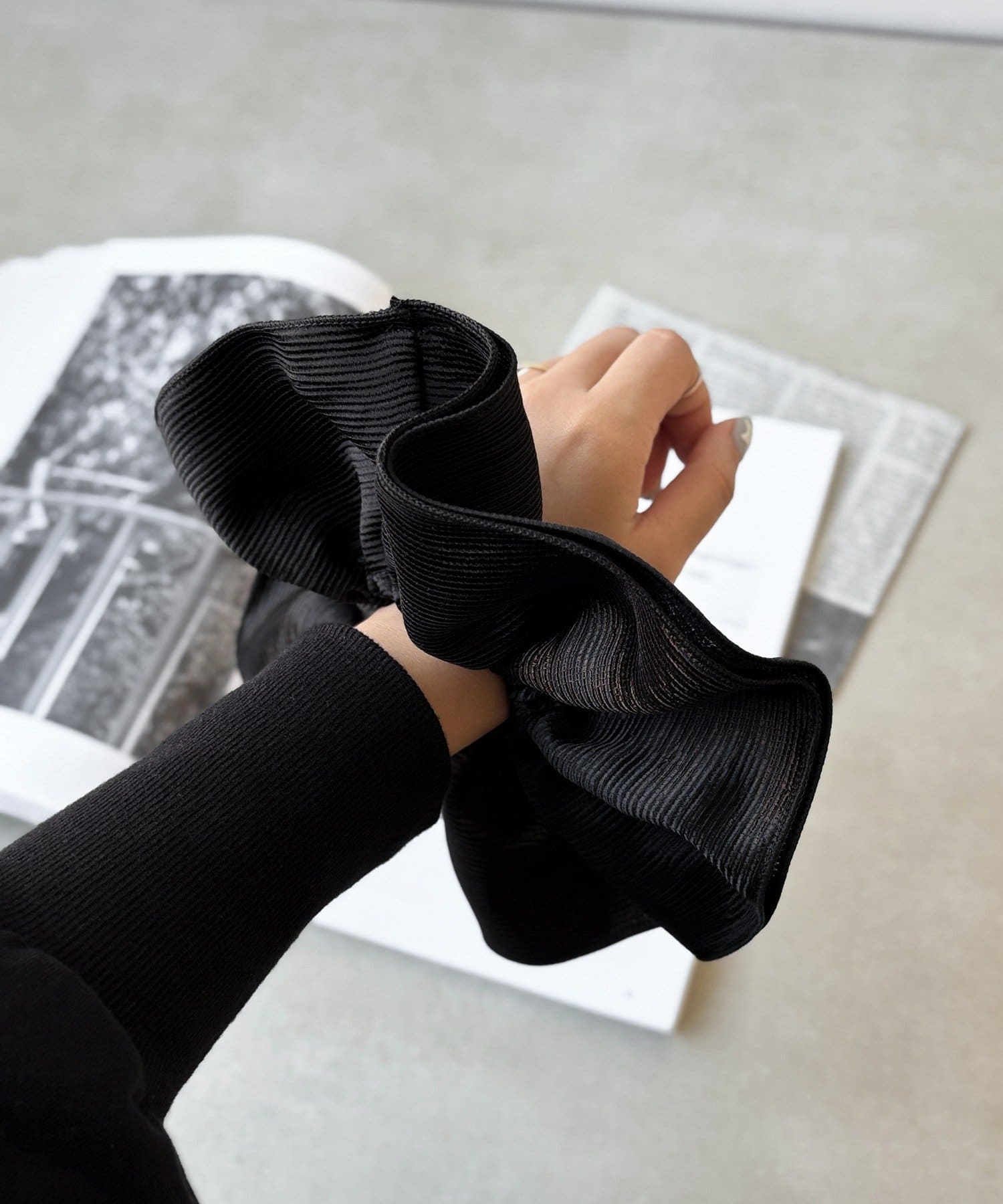 3COINS(スリーコインズ) サテンビッグシュシュ