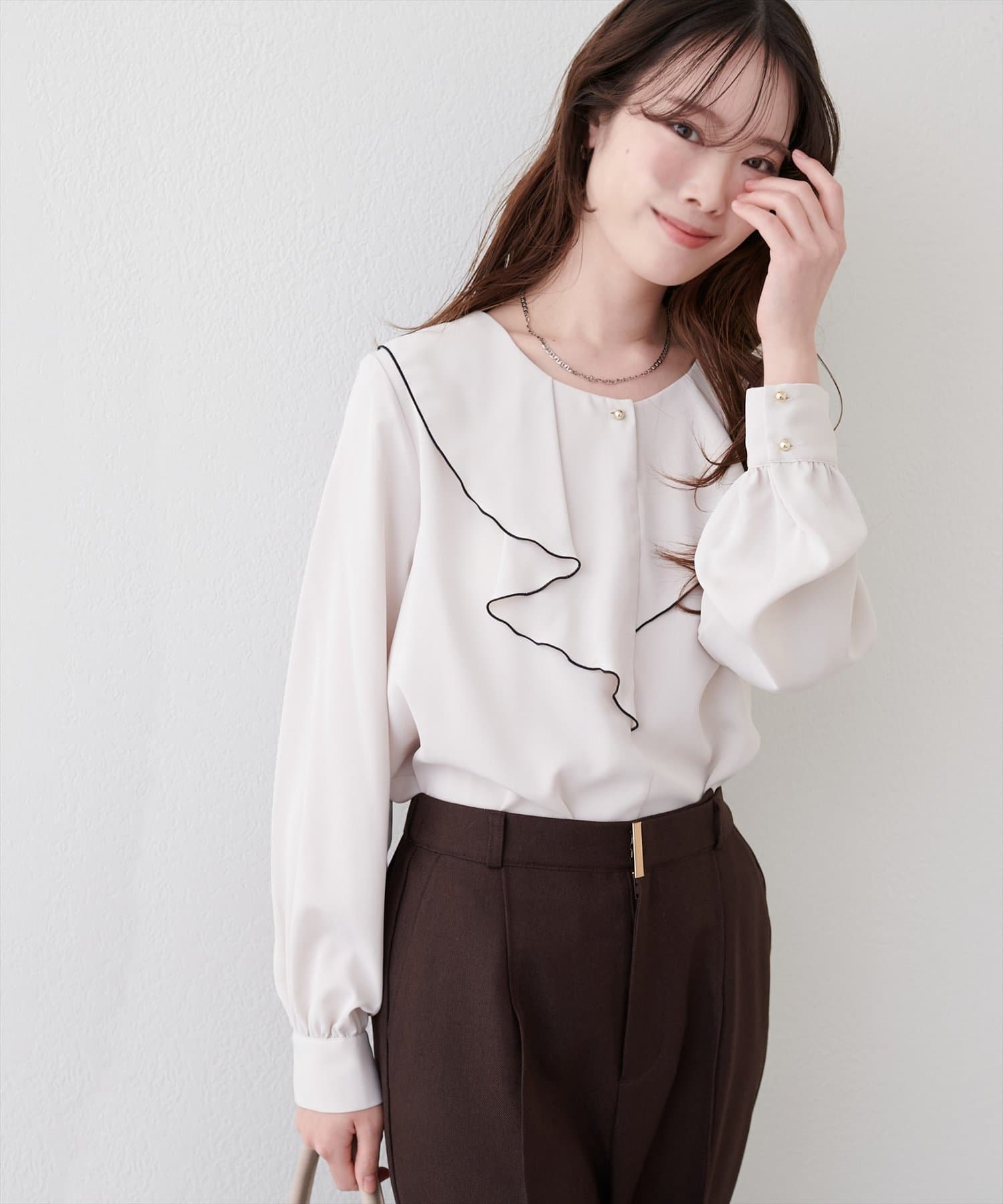 natural couture(ナチュラルクチュール) フロントフリルブラウス