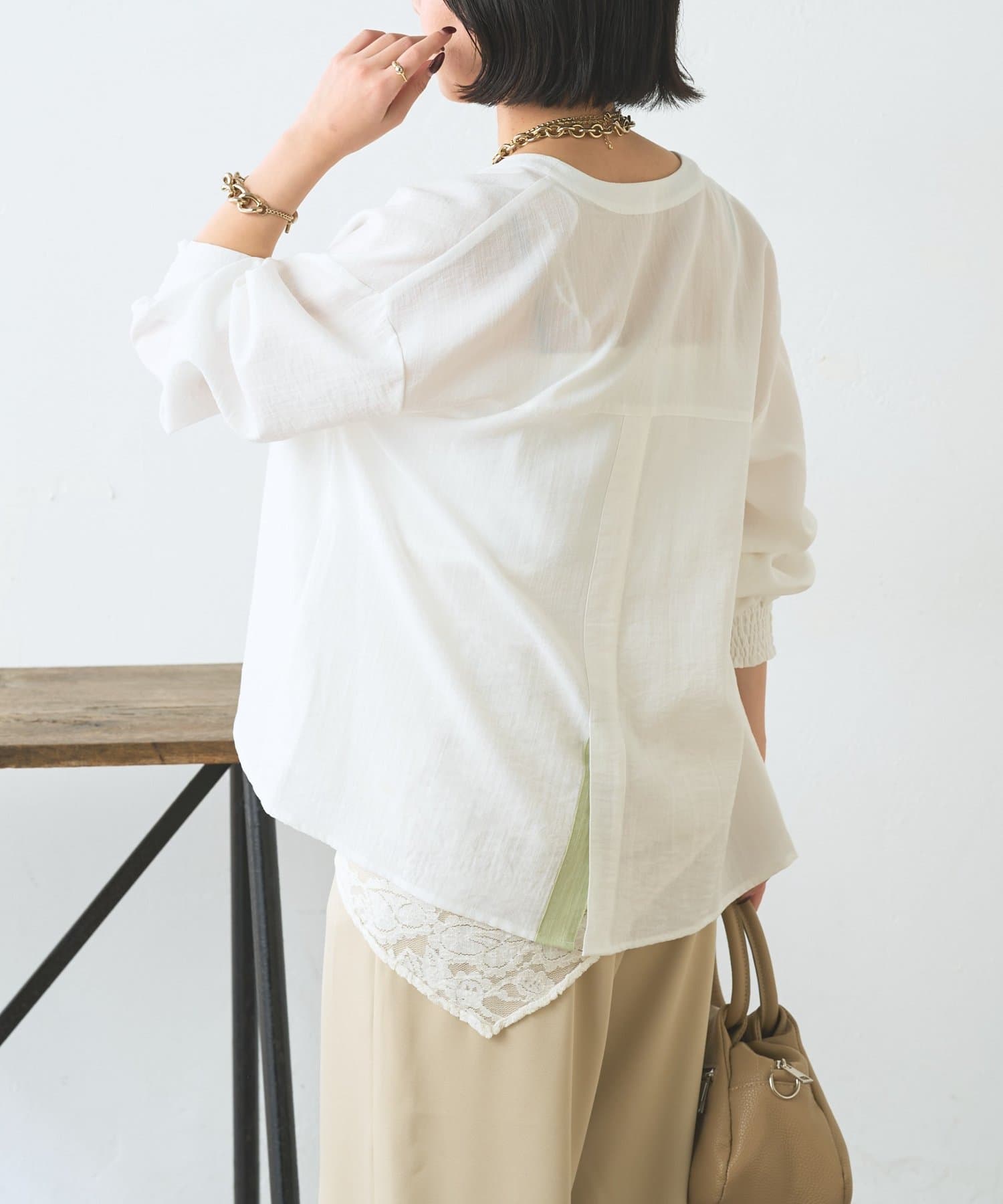 Jena　espace merveilleux(ジェナ　エスパスメルヴェイユ) スリット配色スキッパーシャツ