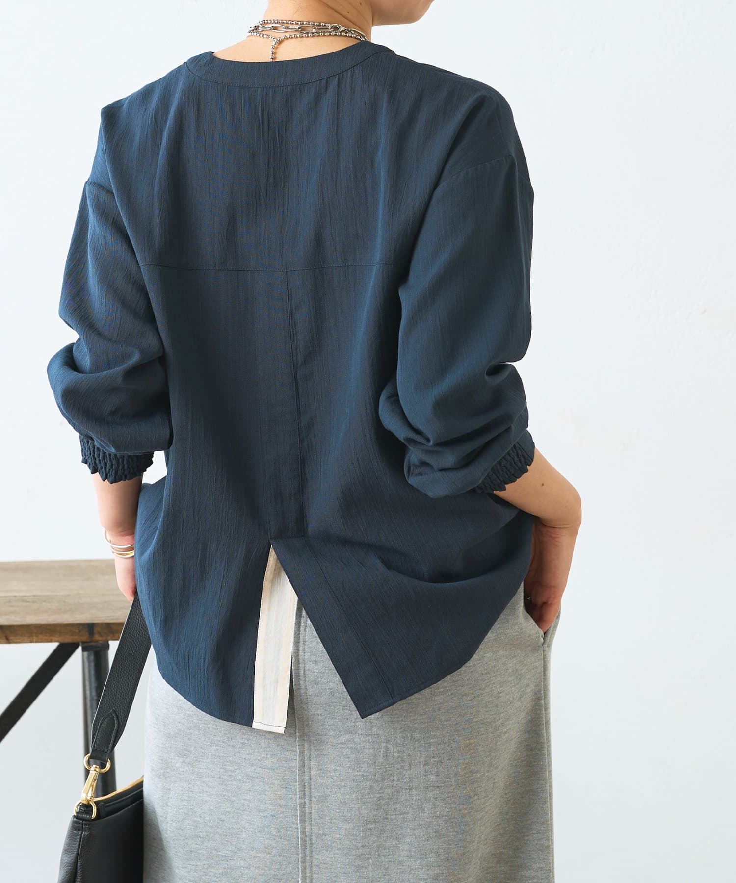 Jena　espace merveilleux(ジェナ　エスパスメルヴェイユ) スリット配色スキッパーシャツ