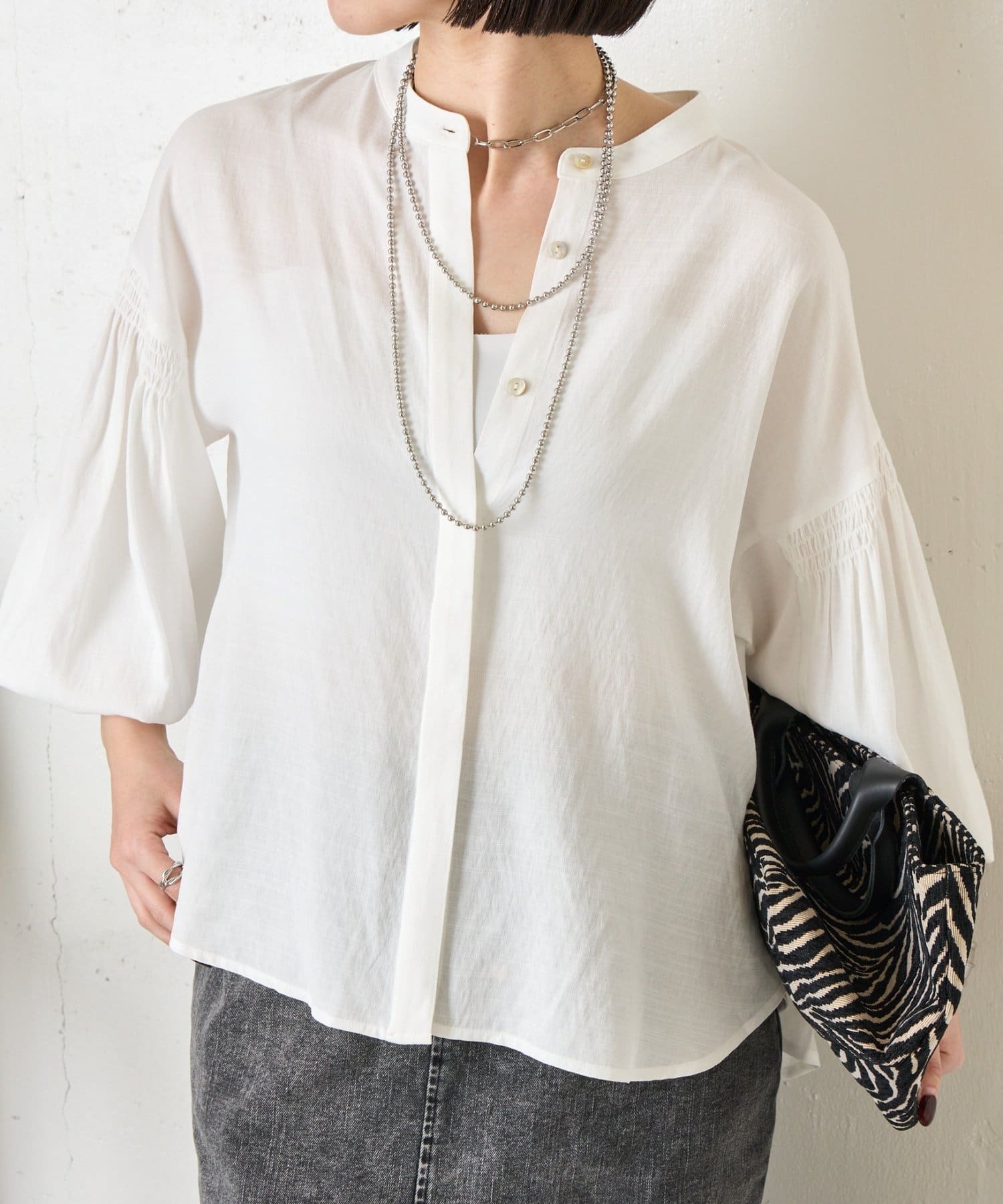 Jena　espace merveilleux(ジェナ　エスパスメルヴェイユ) 袖シャーリングクルーブラウス