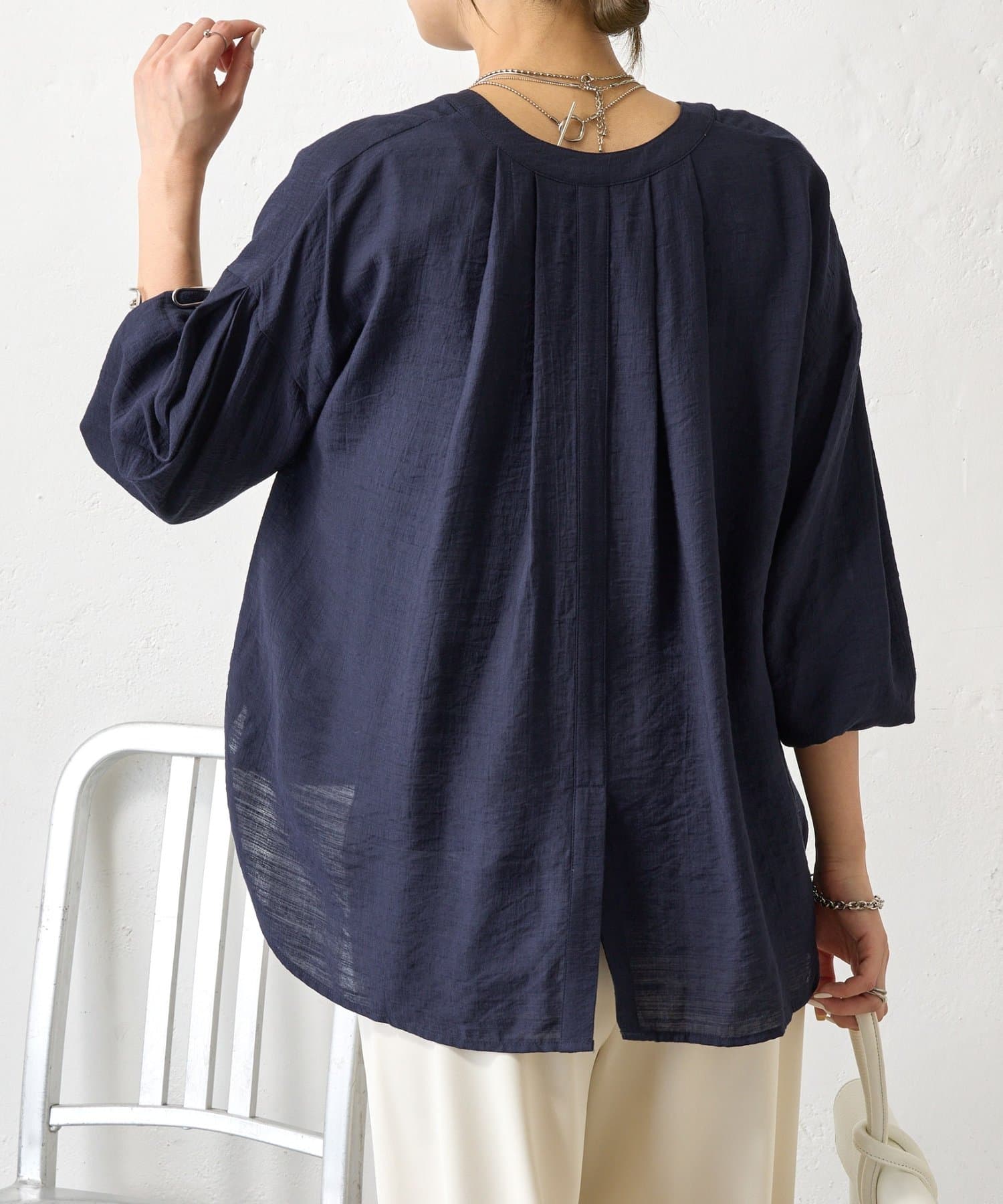 Jena　espace merveilleux(ジェナ　エスパスメルヴェイユ) 【後ろ姿まで、抜かりなく】リネンライクバックタックシャツ
