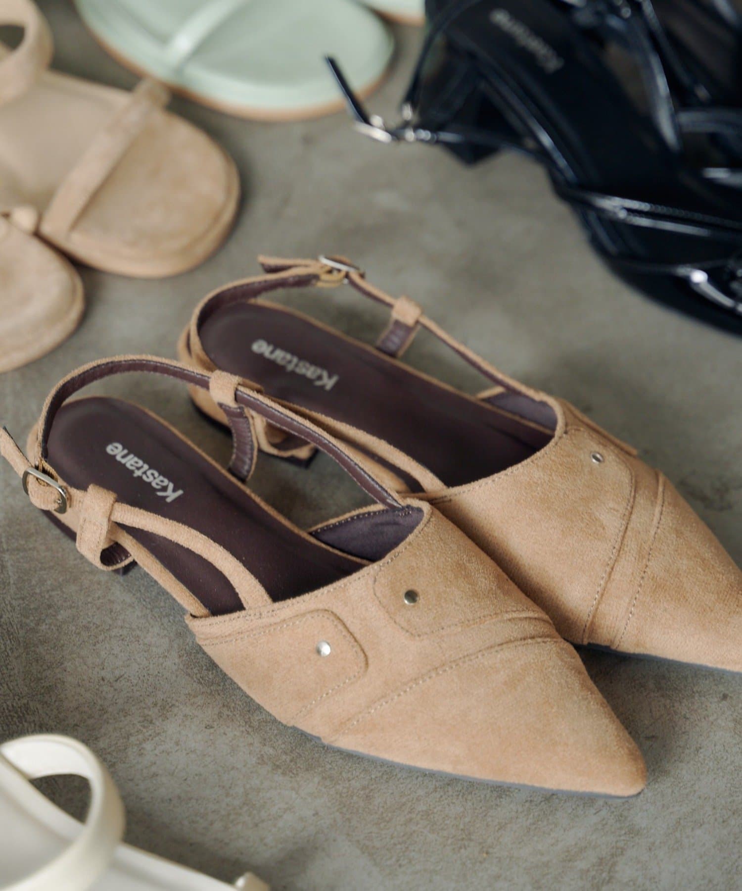 Kastane(カスタネ) スタッズトゥパンプス