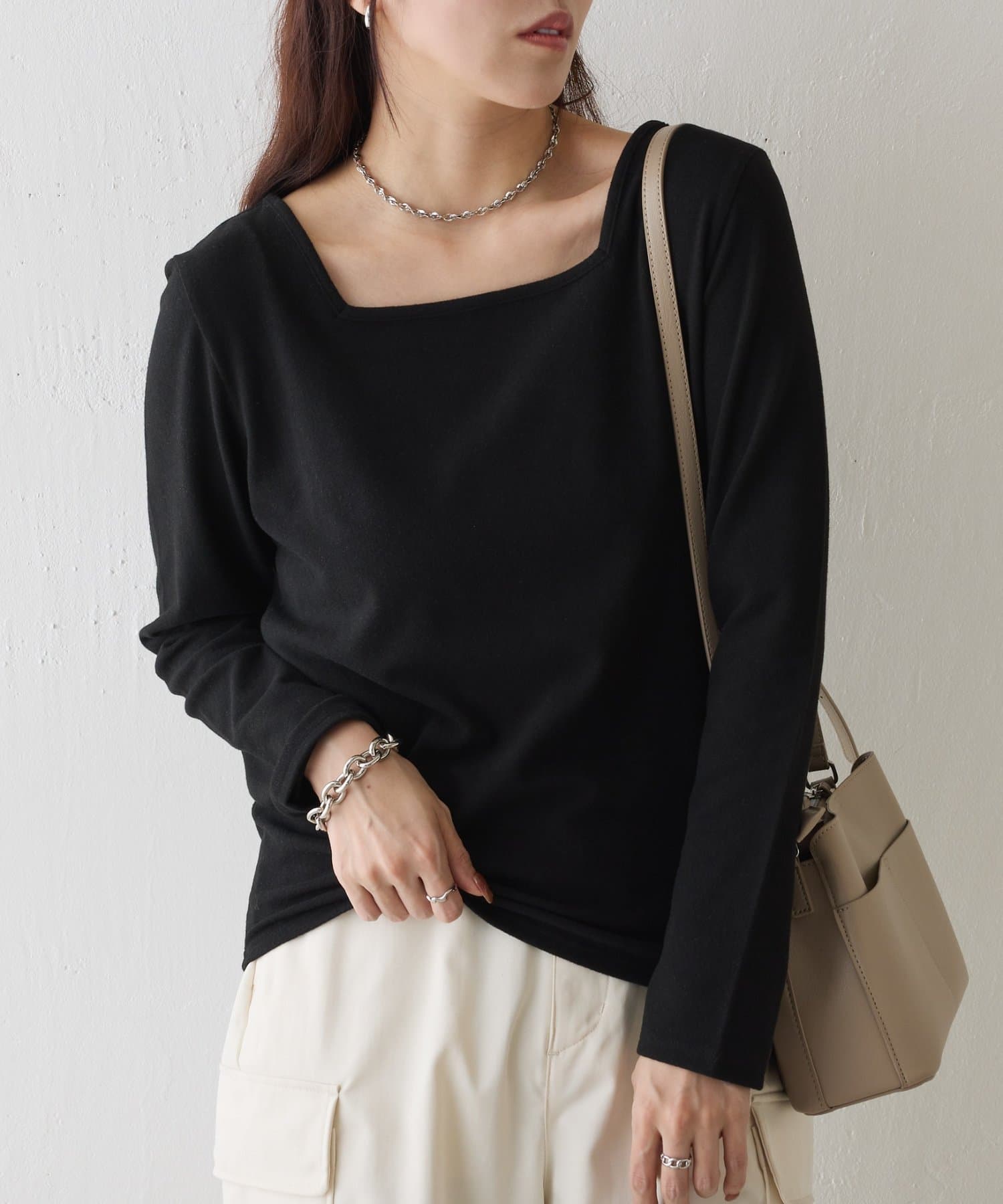 COLONY 2139(コロニー トゥーワンスリーナイン) 起毛フラッフィー前後2WAYネックプルオーバー