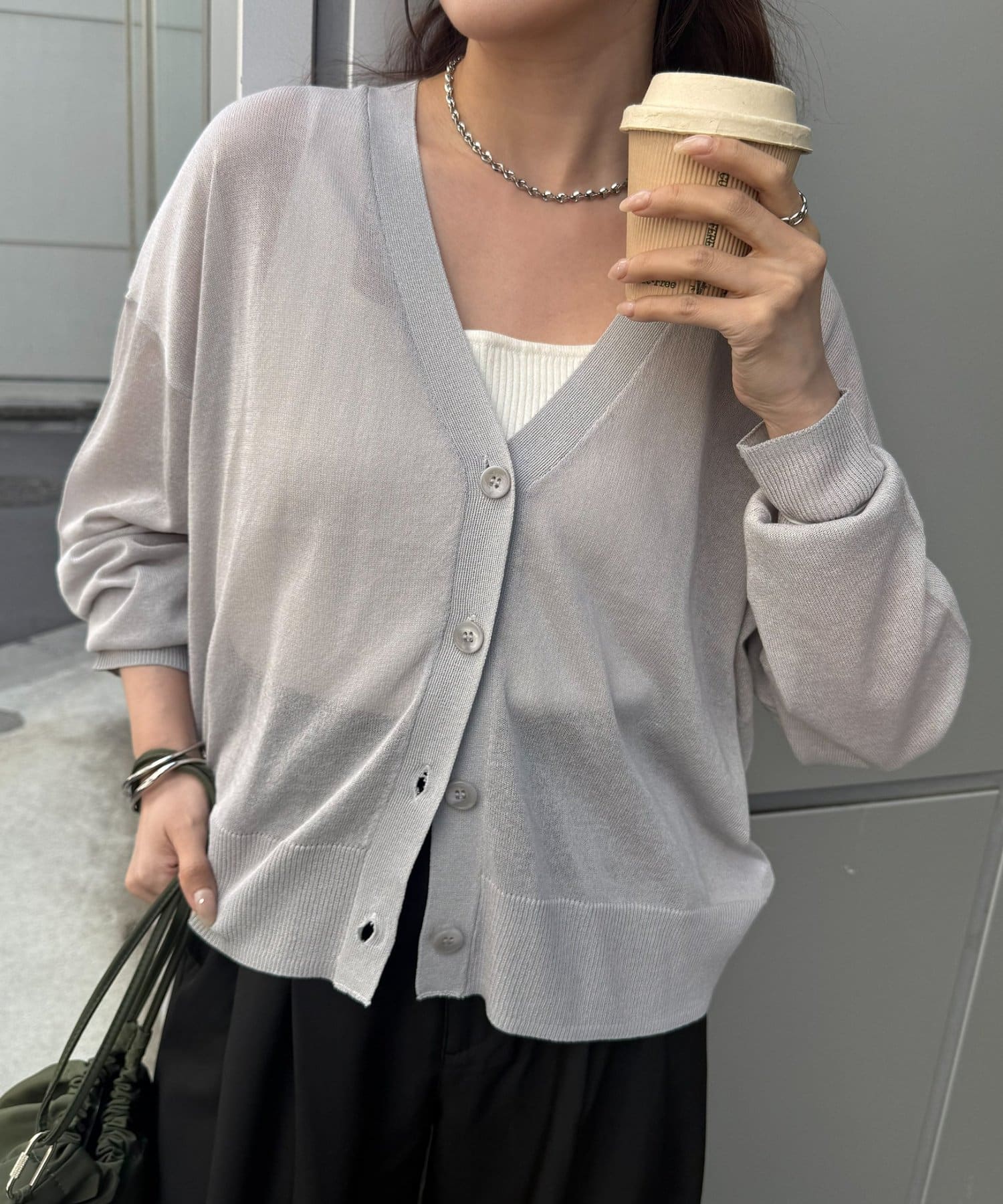 COLONY 2139(コロニー トゥーワンスリーナイン) シアーVネックカーディガン