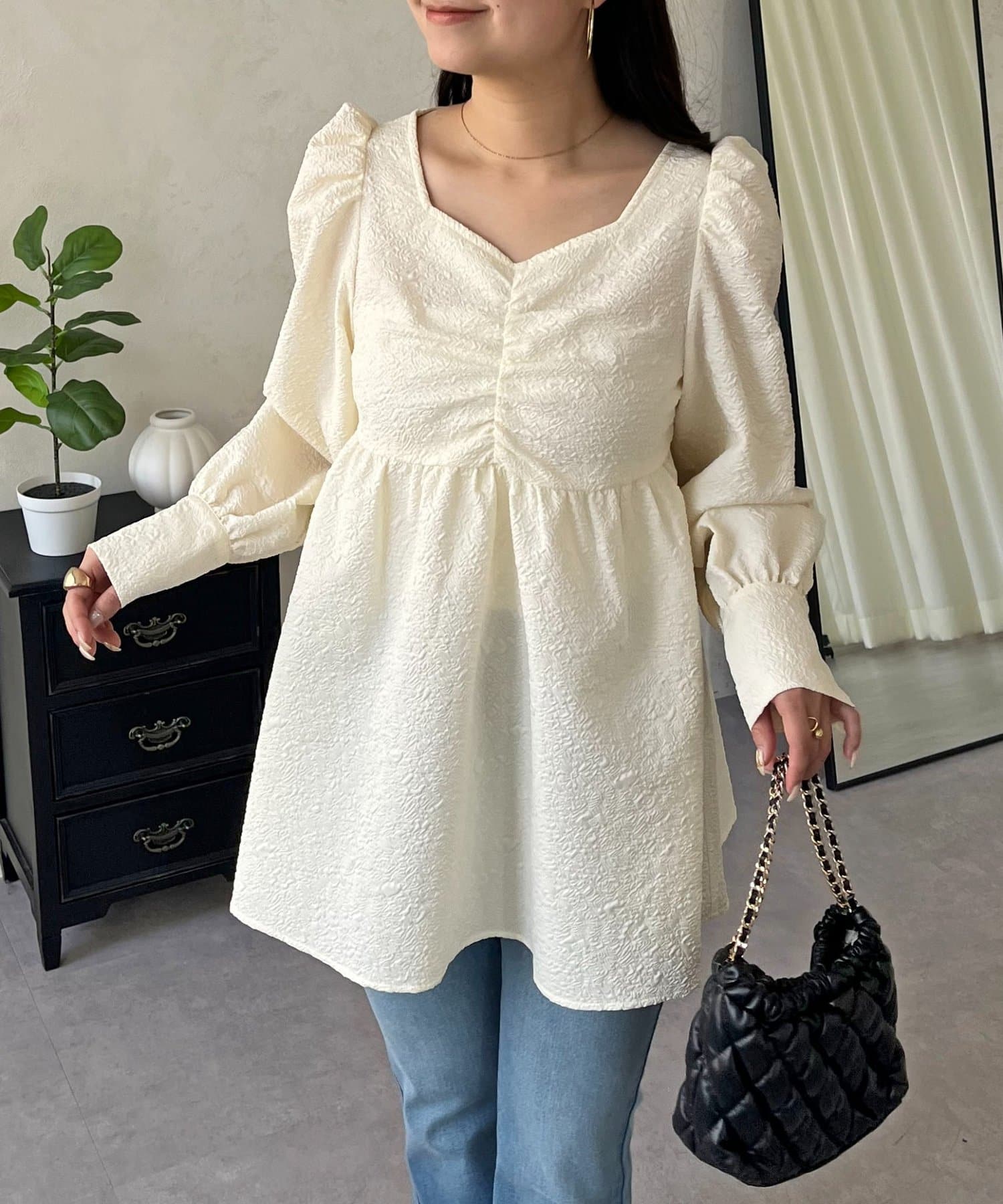 prose verse(プロズヴェール) フロントシャーリングパフスリーブジャガードペプラムブラウス