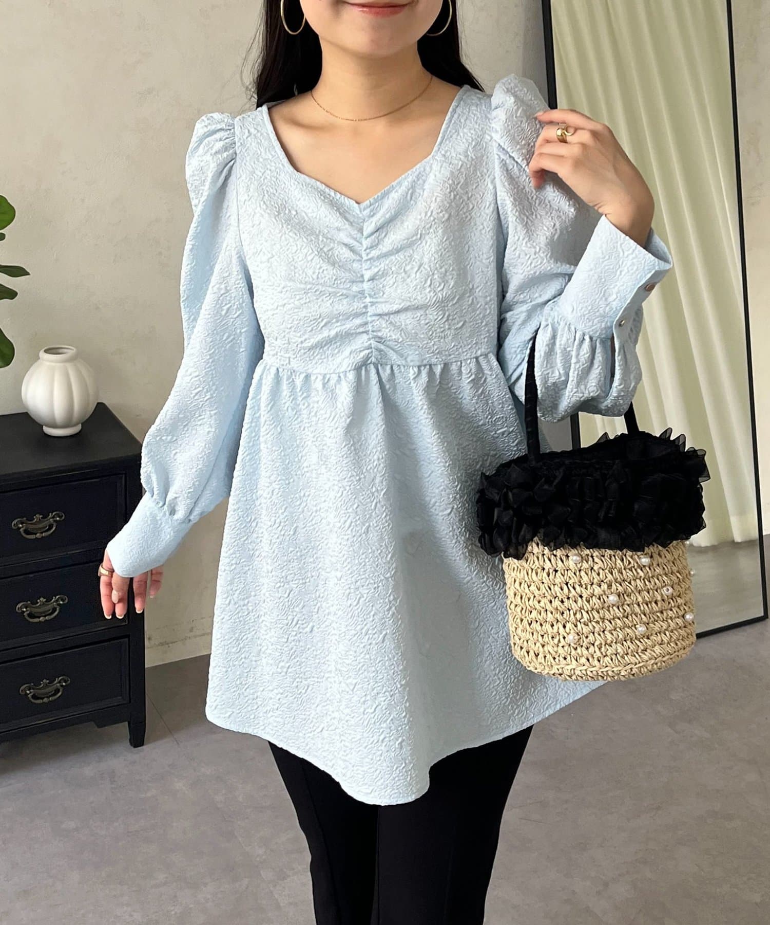 prose verse(プロズヴェール) フロントシャーリングパフスリーブジャガードペプラムブラウス