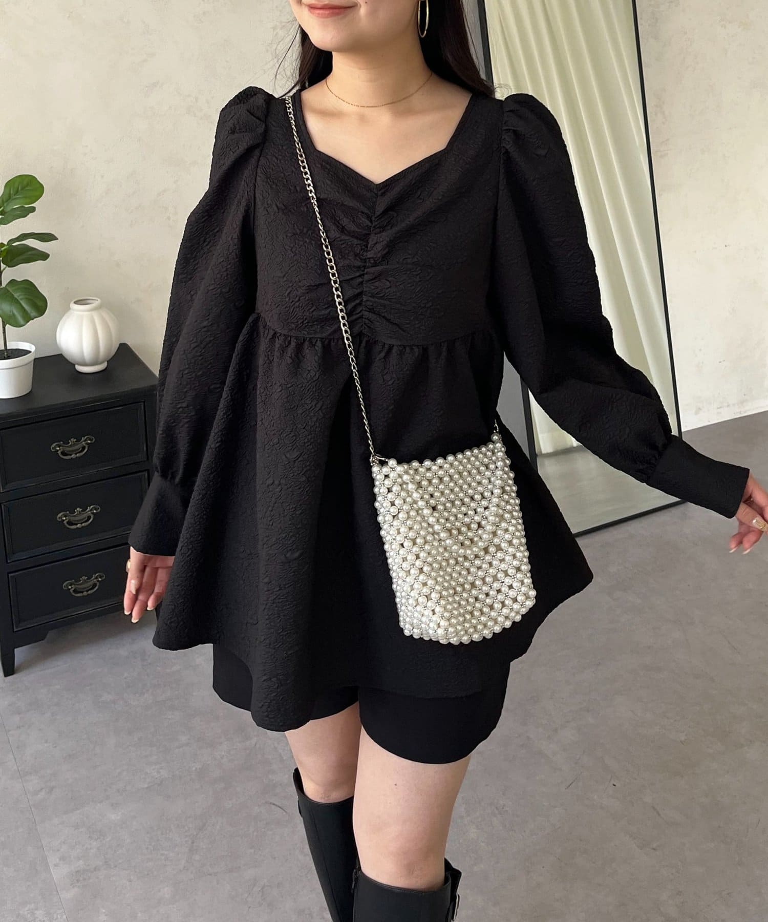 prose verse(プロズヴェール) フロントシャーリングパフスリーブジャガードペプラムブラウス