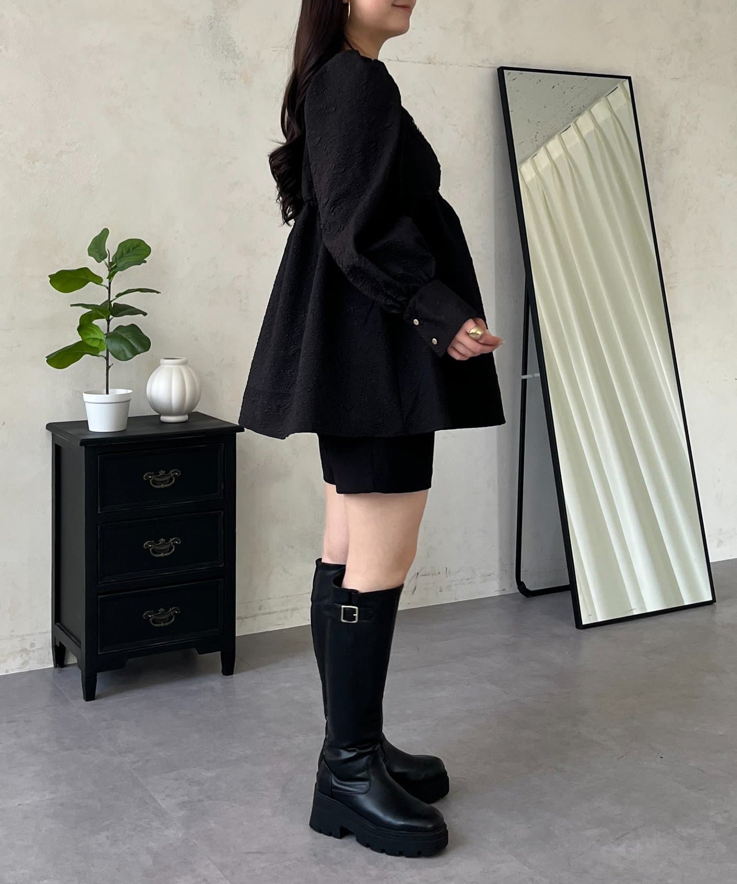 prose verse(プロズヴェール) フロントシャーリングパフスリーブジャガードペプラムブラウス