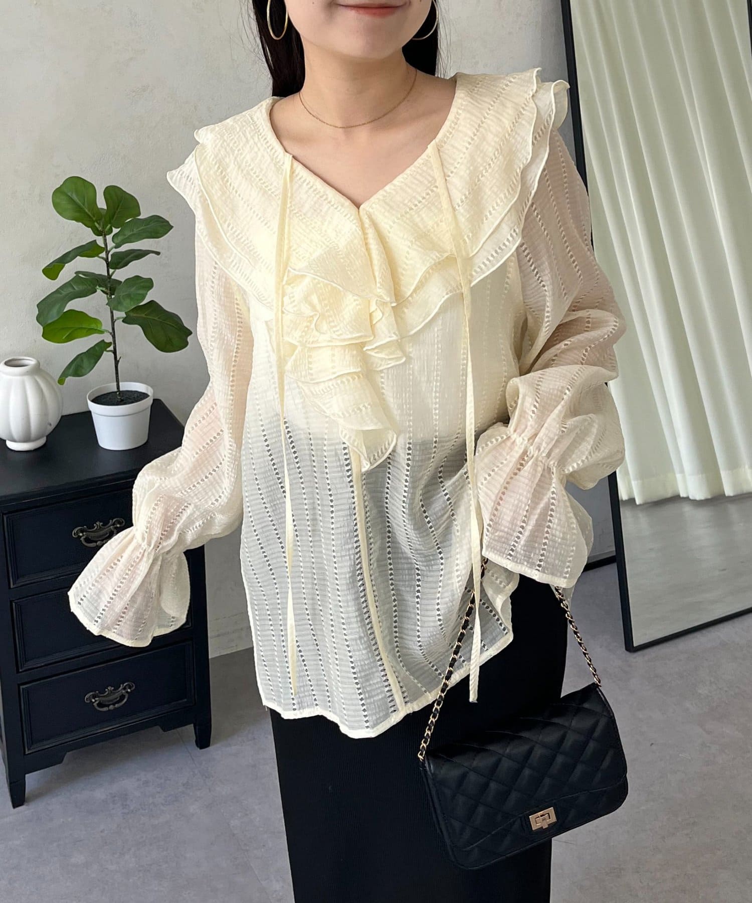 prose verse(プロズヴェール) シアーストライプVネックフリルブラウス