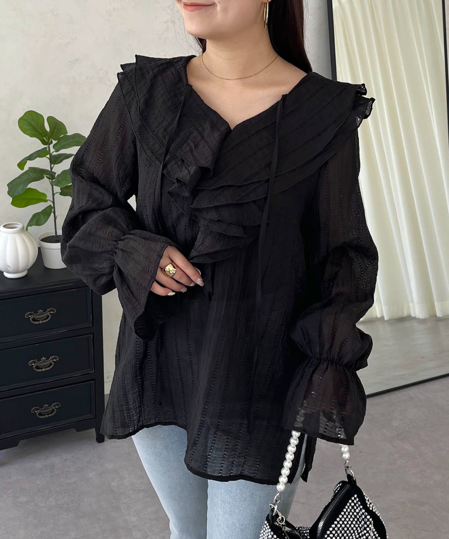 prose verse(プロズヴェール) シアーストライプVネックフリルブラウス