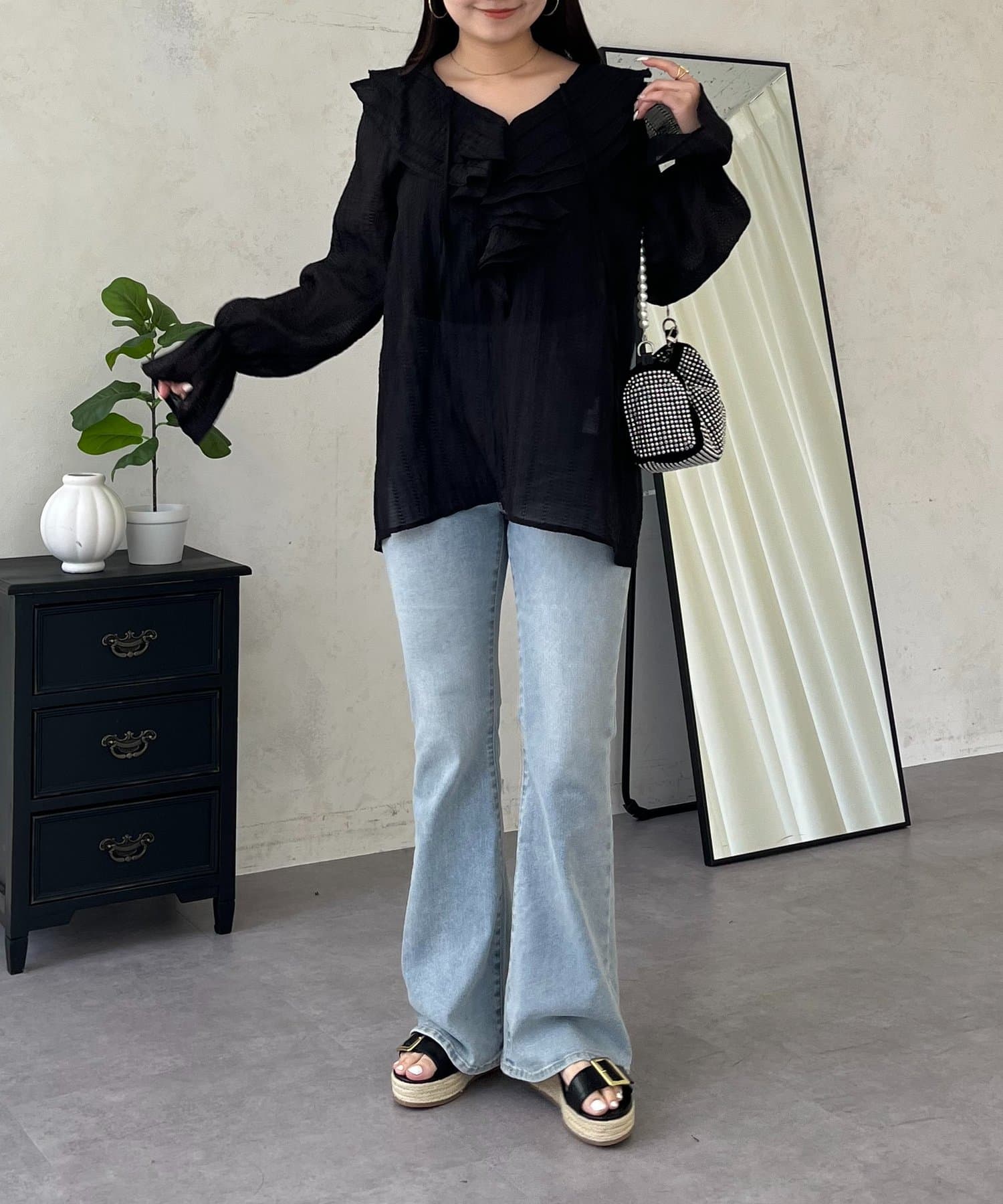 prose verse(プロズヴェール) シアーストライプVネックフリルブラウス