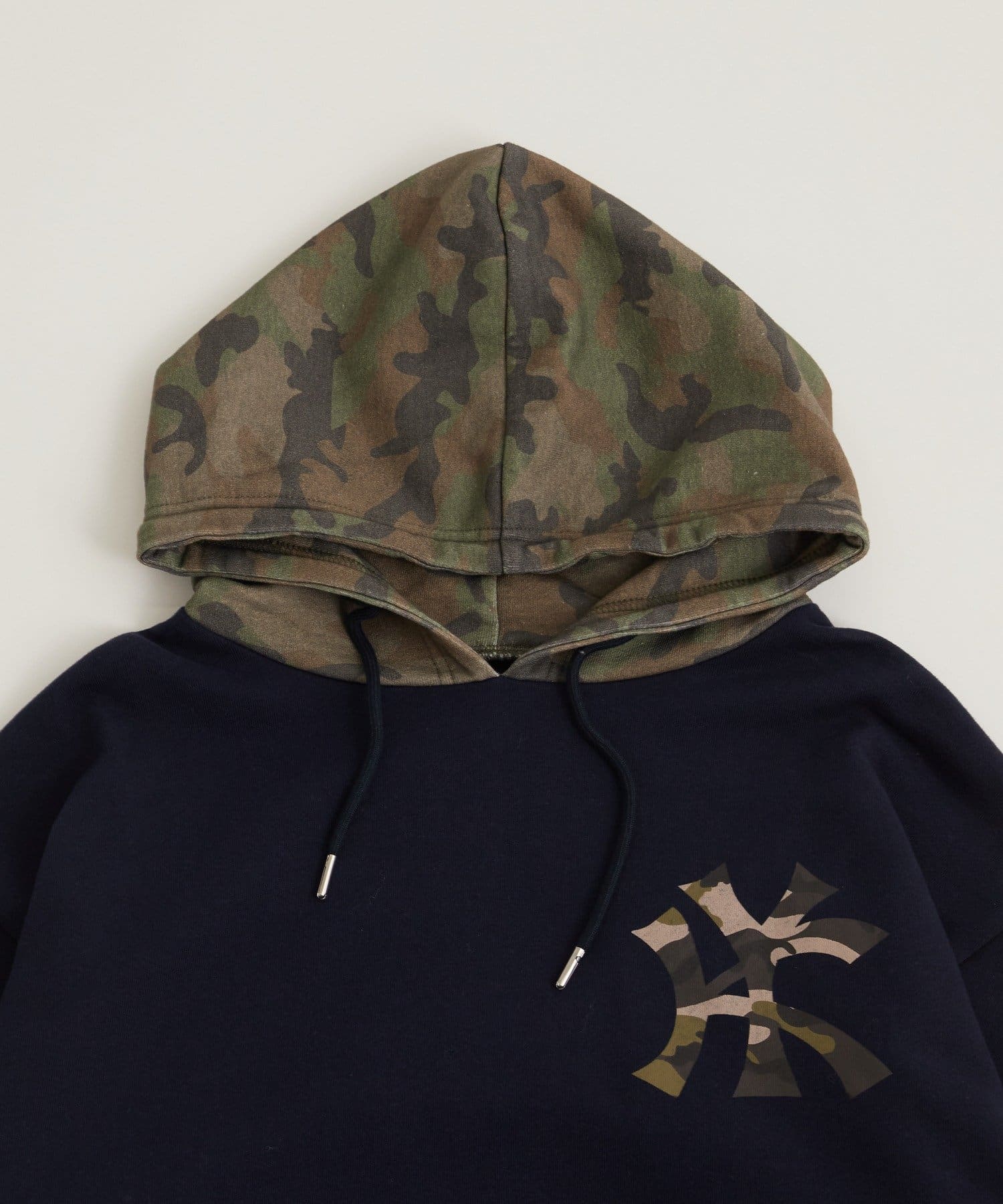 OUTLET(アウトレット) 【WHO'S WHO gallery】KOOKYN KYカモ柄切り替えパーカー