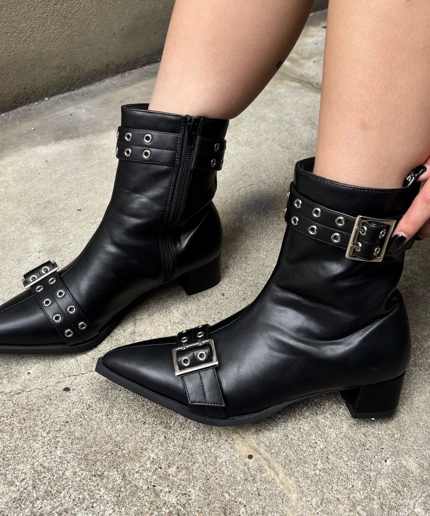 OUTLET(アウトレット) 【WHO'S WHO gallery】ダブルベルトショートブーツ