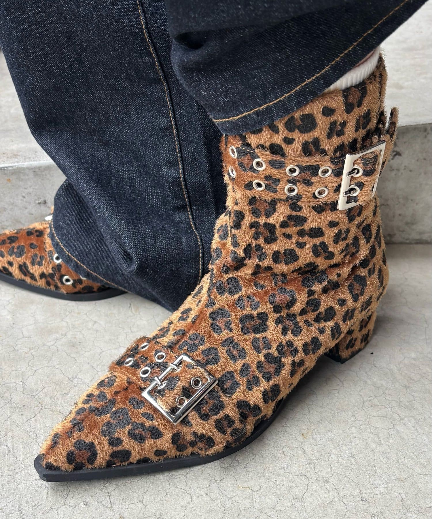 OUTLET(アウトレット) 【WHO'S WHO gallery】ダブルベルトショートブーツ