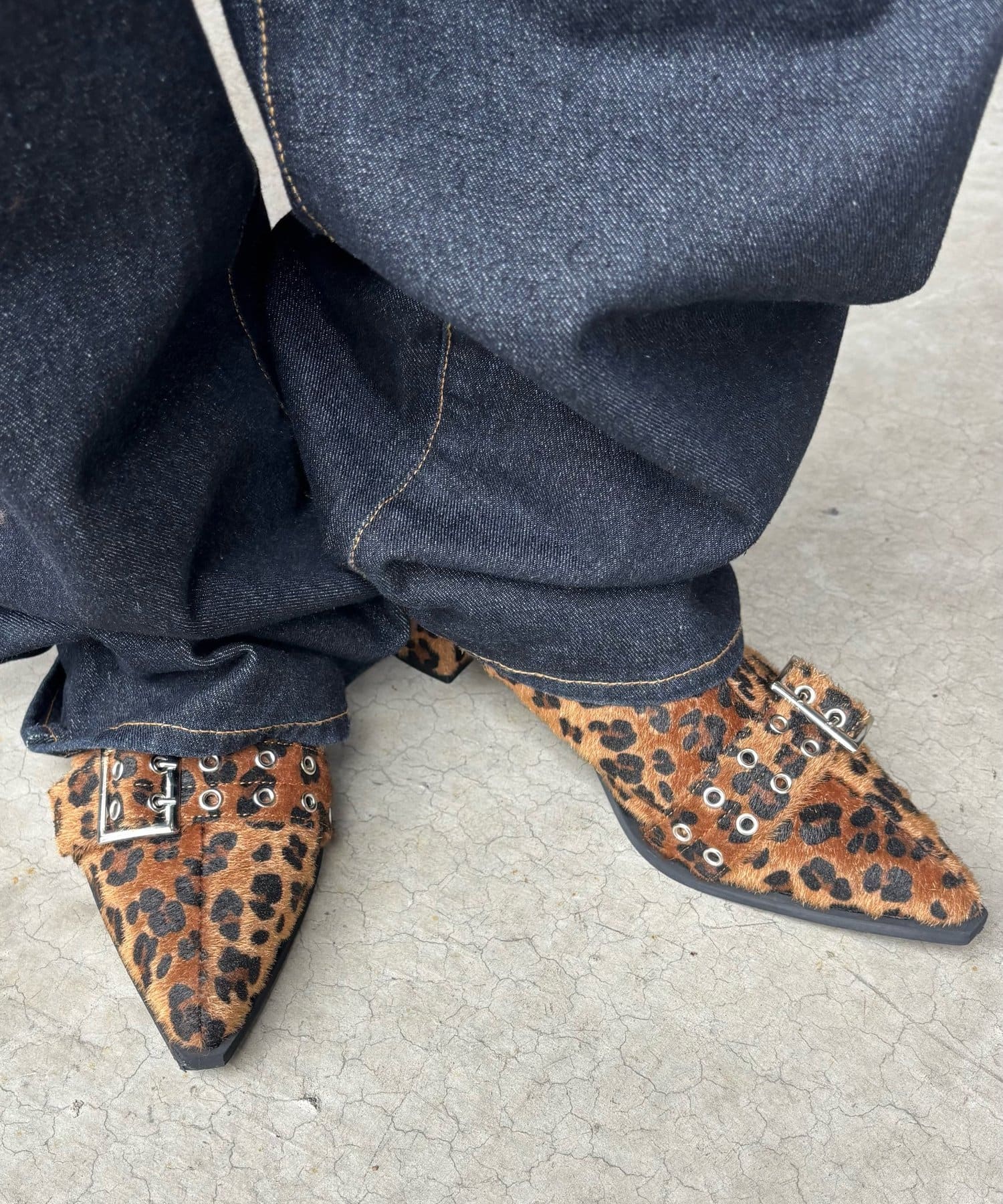 OUTLET(アウトレット) 【WHO'S WHO gallery】ダブルベルトショートブーツ