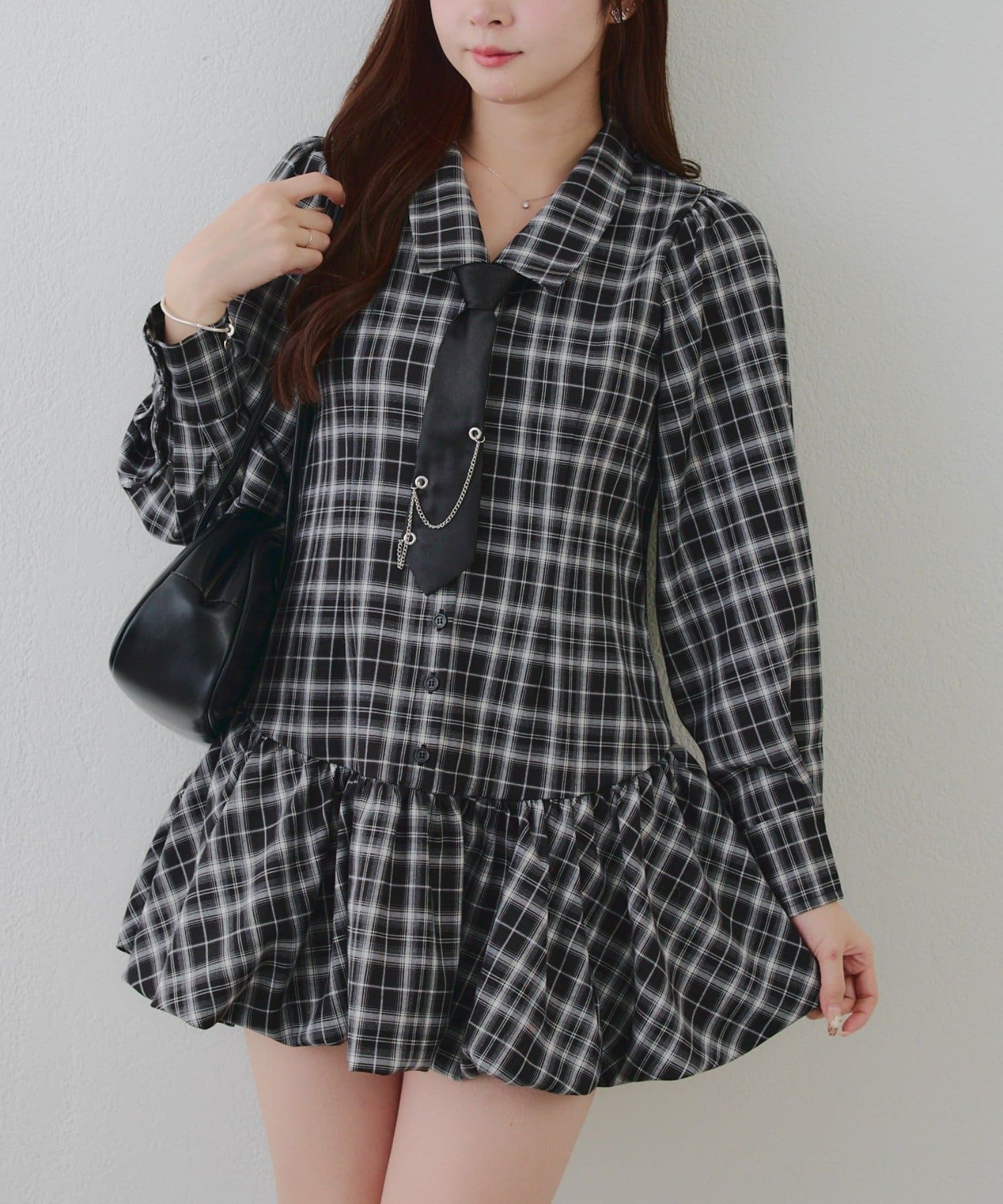 Remind me and forever(リマインドミーアンドフォーエバー) ネクタイ付裾バルーンミニワンピース