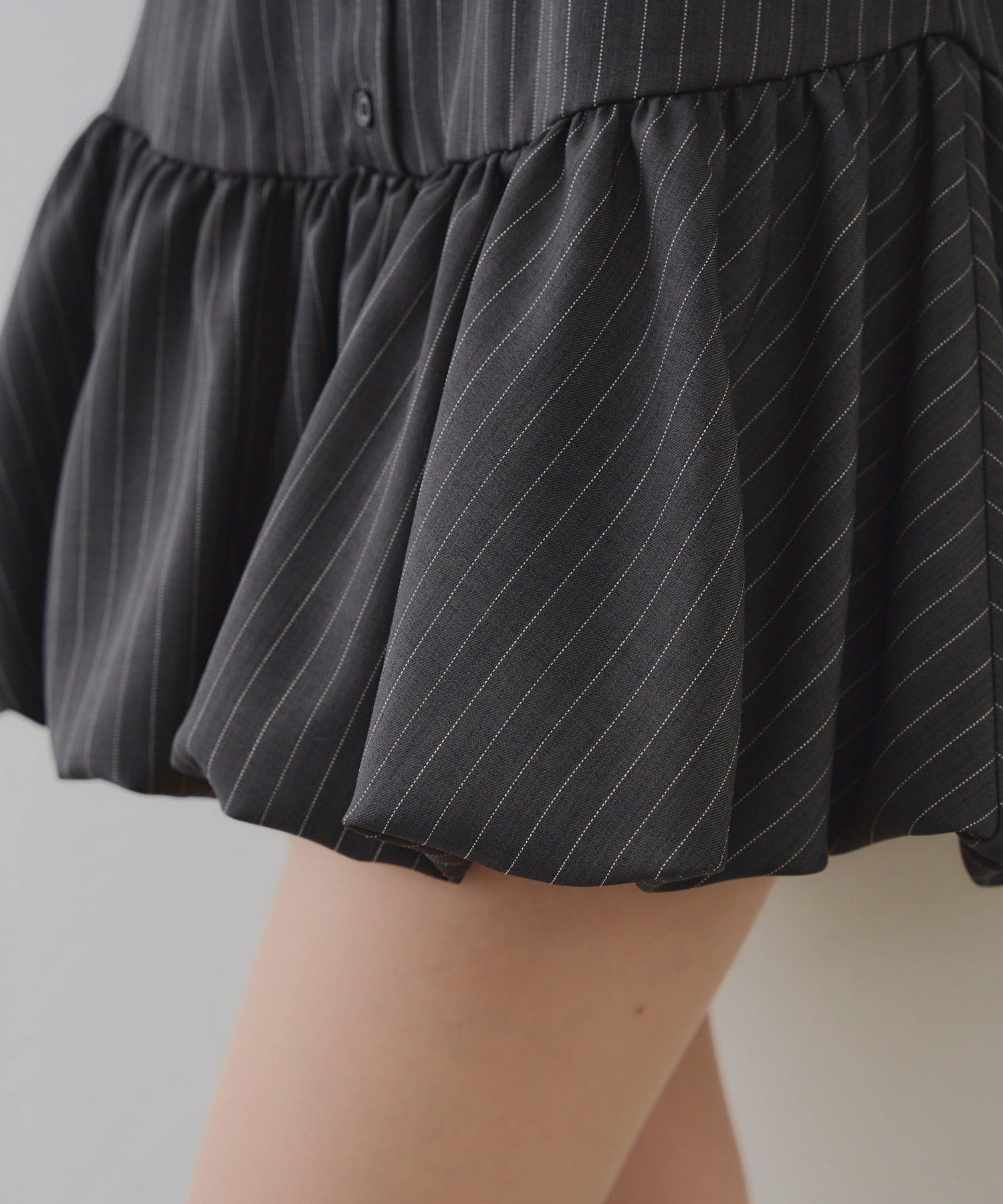 Remind me and forever(リマインドミーアンドフォーエバー) ネクタイ付裾バルーンミニワンピース