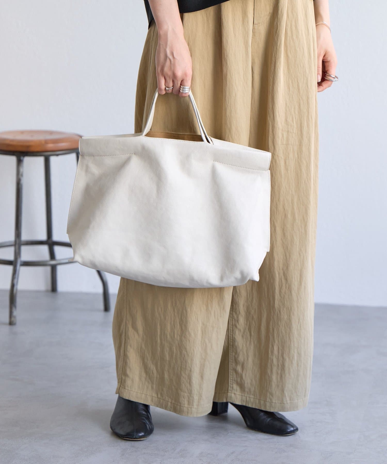 ☆ビアズリー 2WAYトートBAG☆ Bea Mombaers》レザー2Wayトートバッグ | BEARDSLEY(ビアズリー
