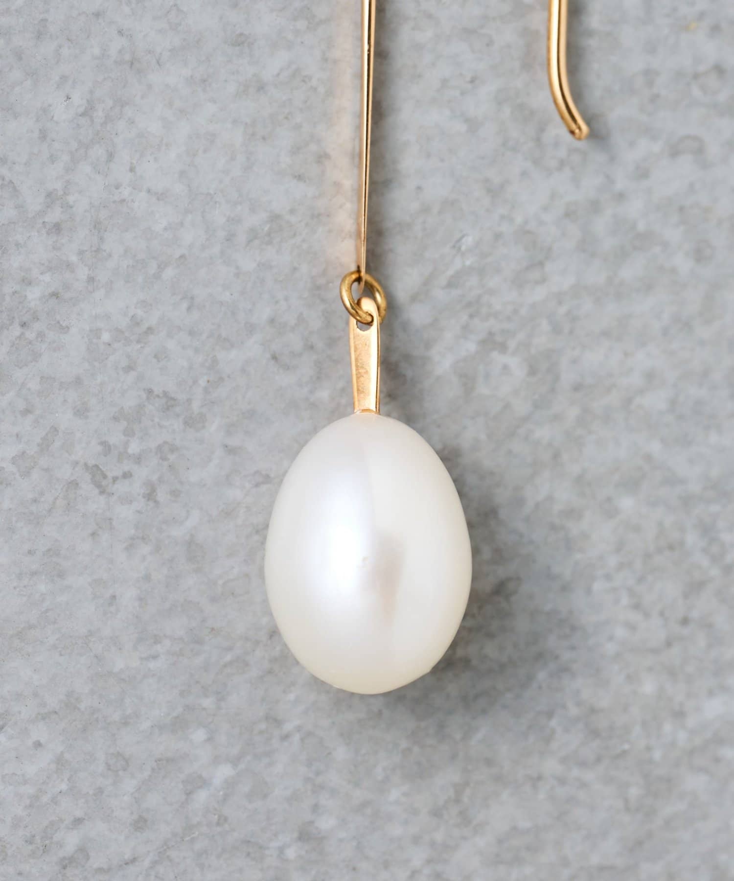 BEARDSLEY(ビアズリー) ​​​​​​​《Helena Rohner》ドロップパールピアス