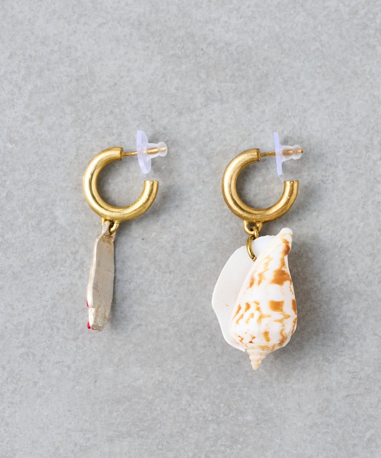 BEARDSLEY(ビアズリー) 《CIRCO》シェル&ハンドモチーフピアス