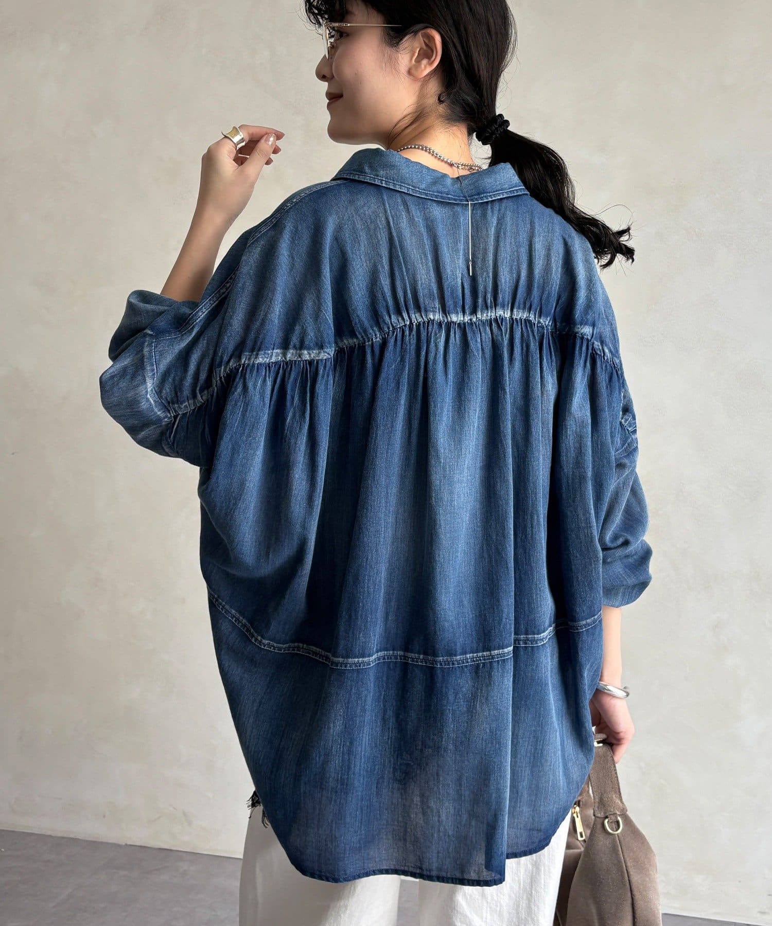 DOUDOU(ドゥドゥ) バックギャザーシアーデニムシャツ