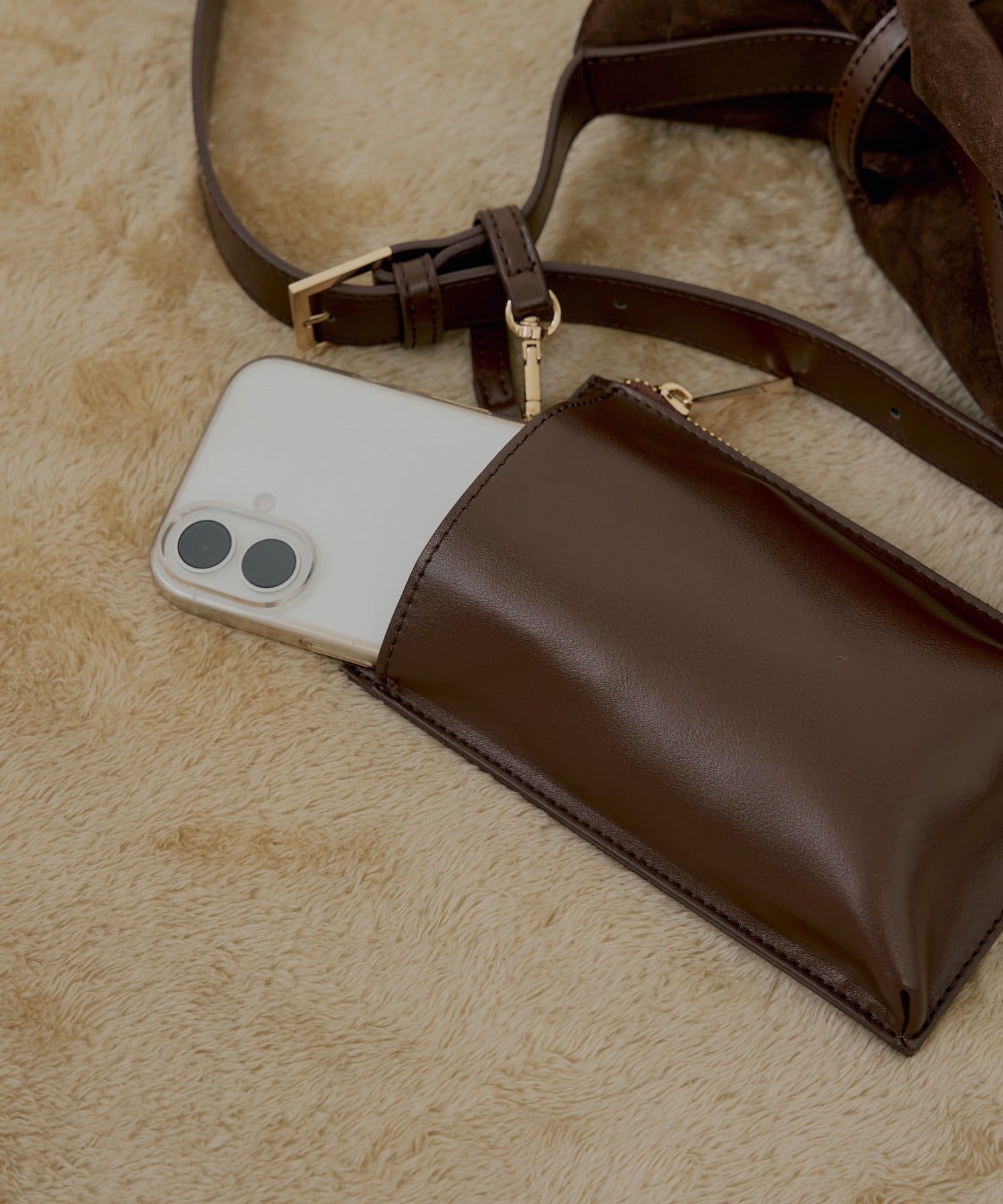 Chico(チコ) 【12/19(金)18時販売】スマホポーチ付きベルトデザインショルダーバッグ