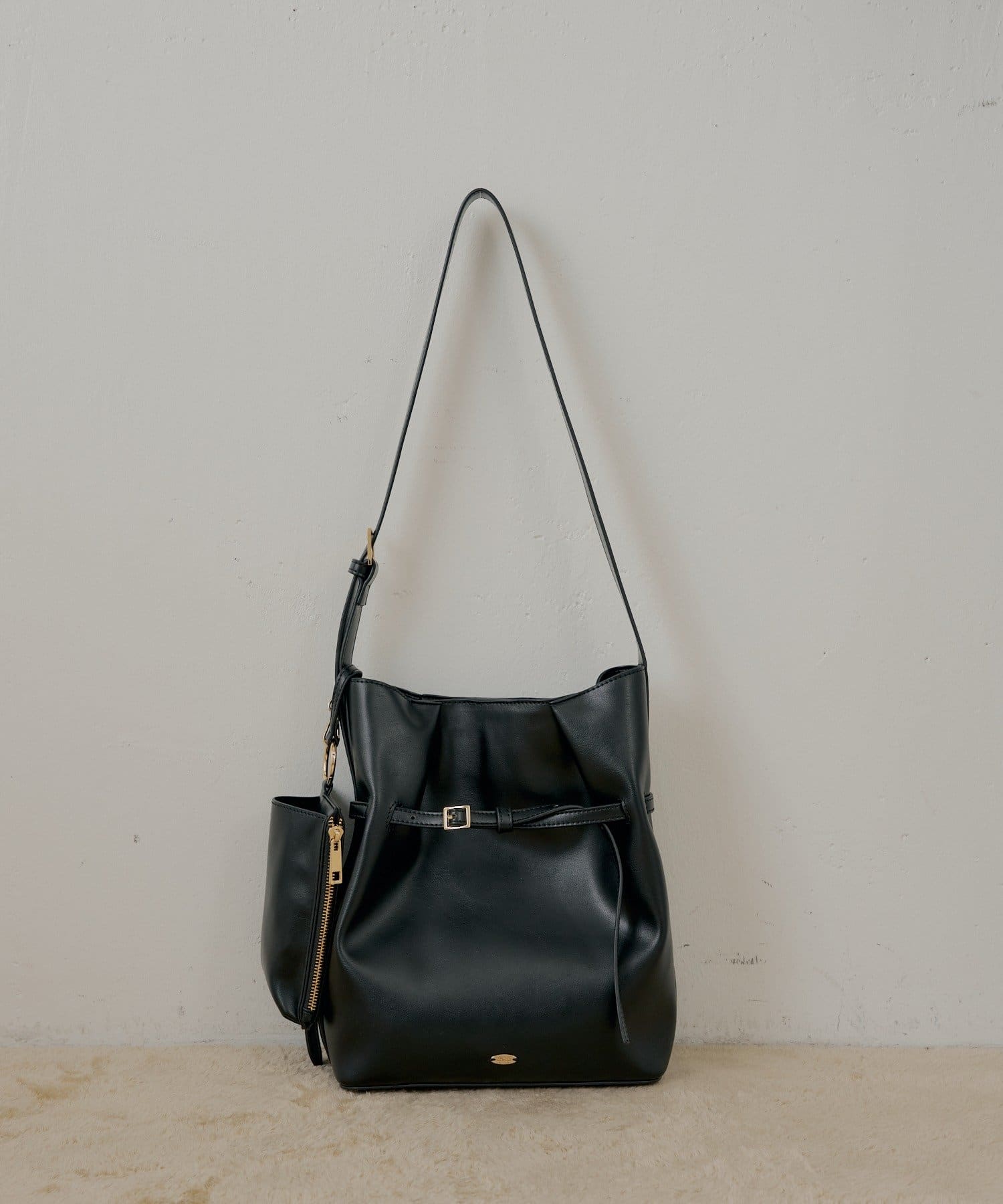 Chico(チコ) 【12/19(金)18時販売】スマホポーチ付きベルトデザインショルダーバッグ