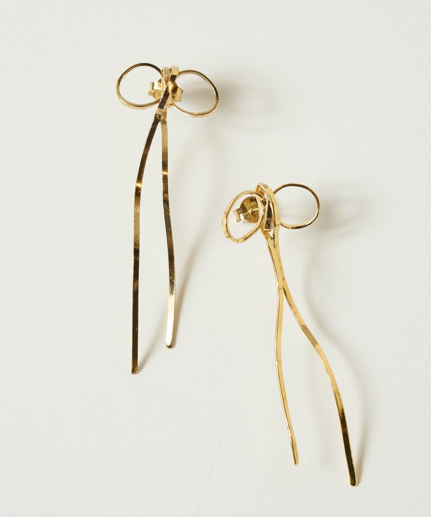 BEARDSLEY(ビアズリー) 《BEATRIZ PALACIOS》リボンピアス