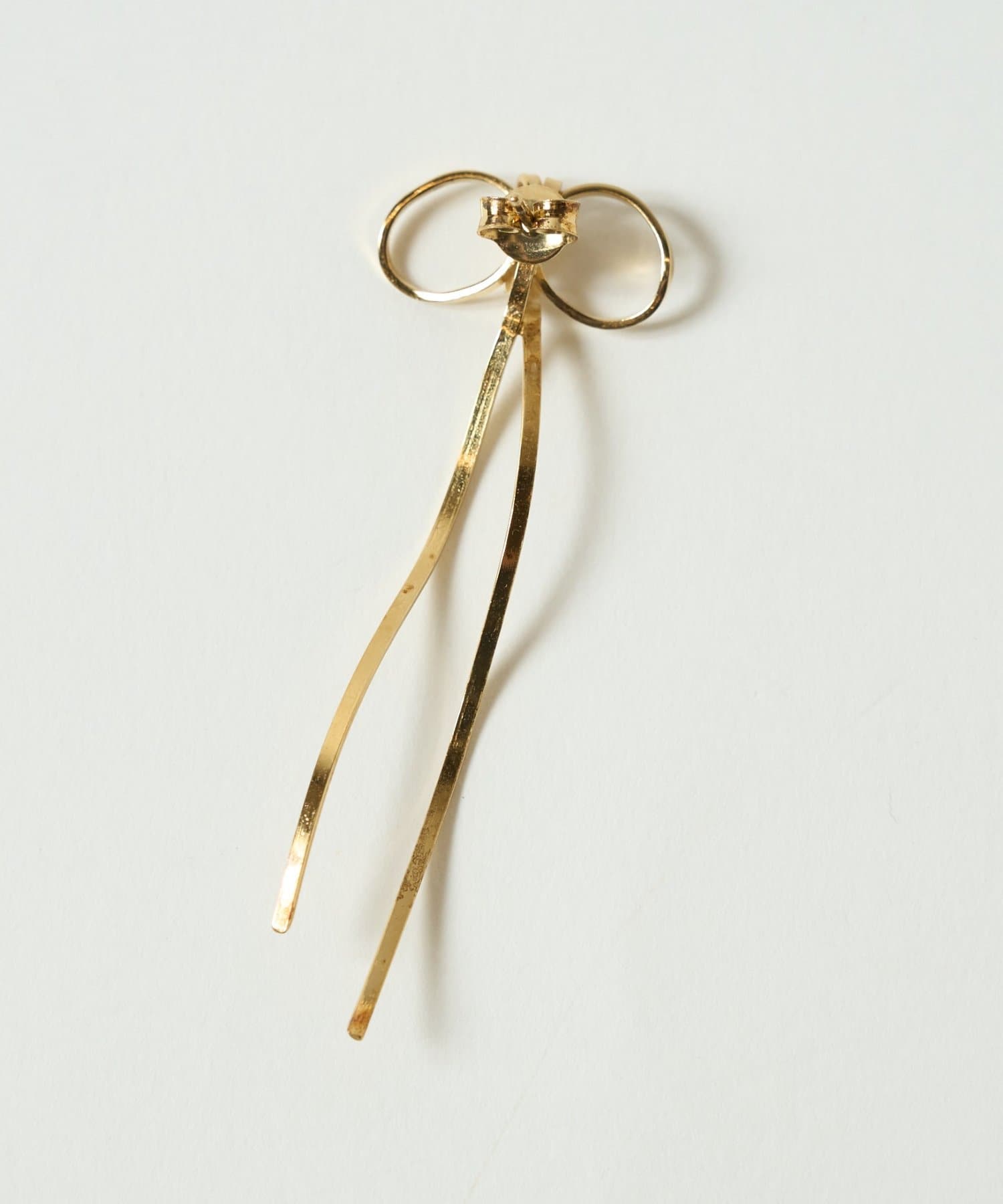 BEARDSLEY(ビアズリー) 《BEATRIZ PALACIOS》リボンピアス