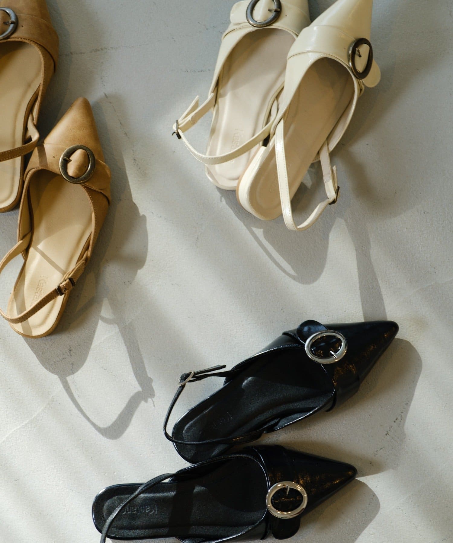 Kastane(カスタネ) ラインベルトパンプス