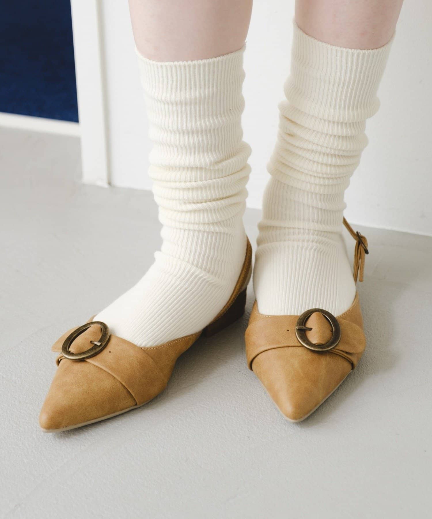 Kastane(カスタネ) ラインベルトパンプス