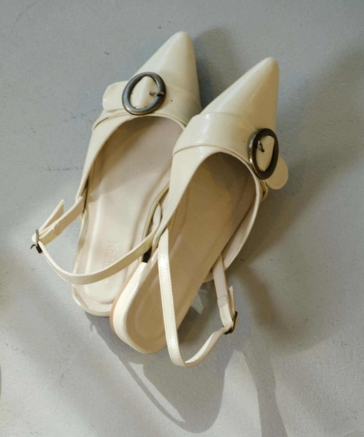 Kastane(カスタネ) ラインベルトパンプス