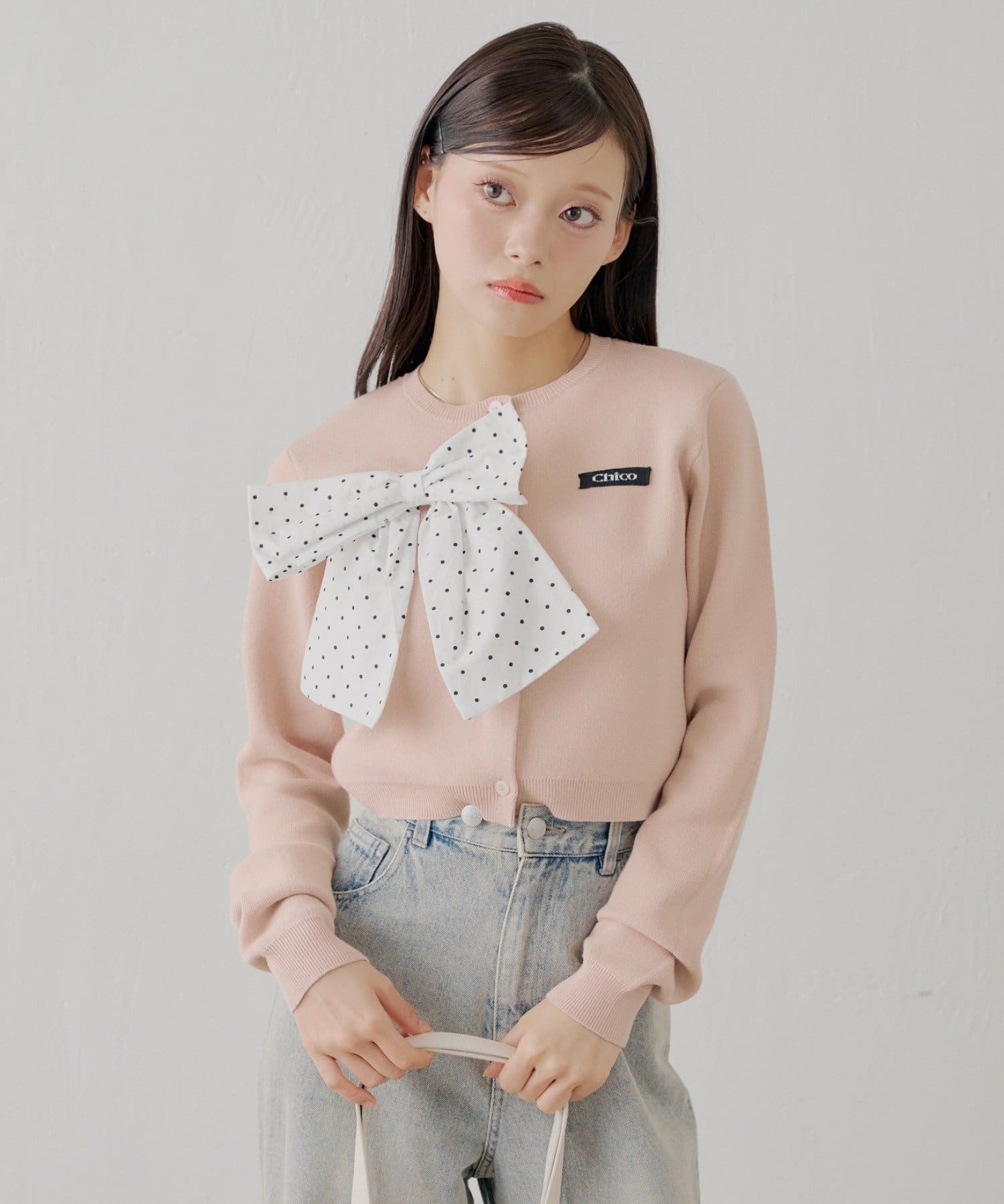 Chico(チコ) 【12/19(金)18時販【セットアップ対応】胸ロゴコンパクトニットカーディガン